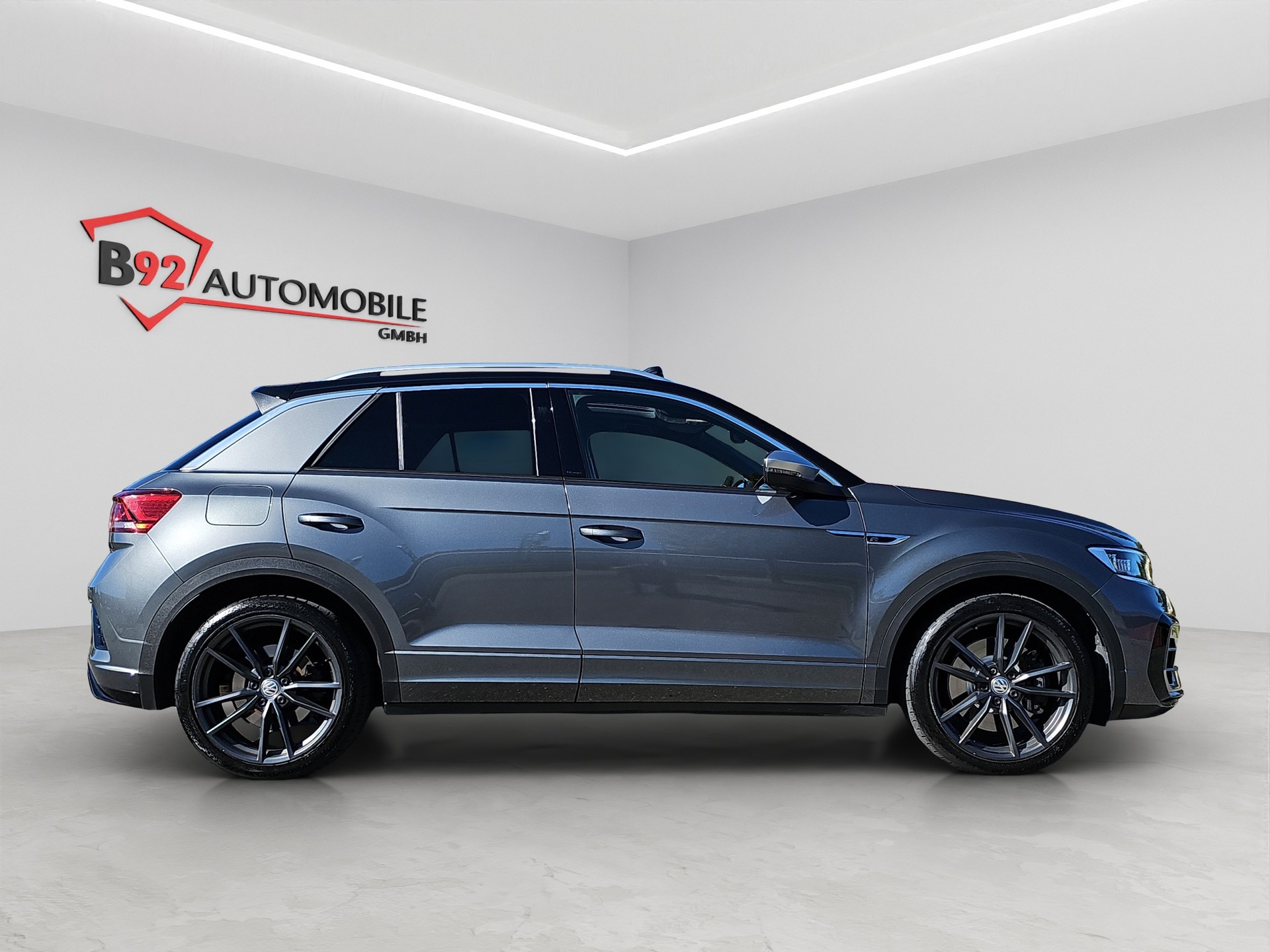 VW T-Roc 2.0 TSI R DSG 4Motion-image-5
