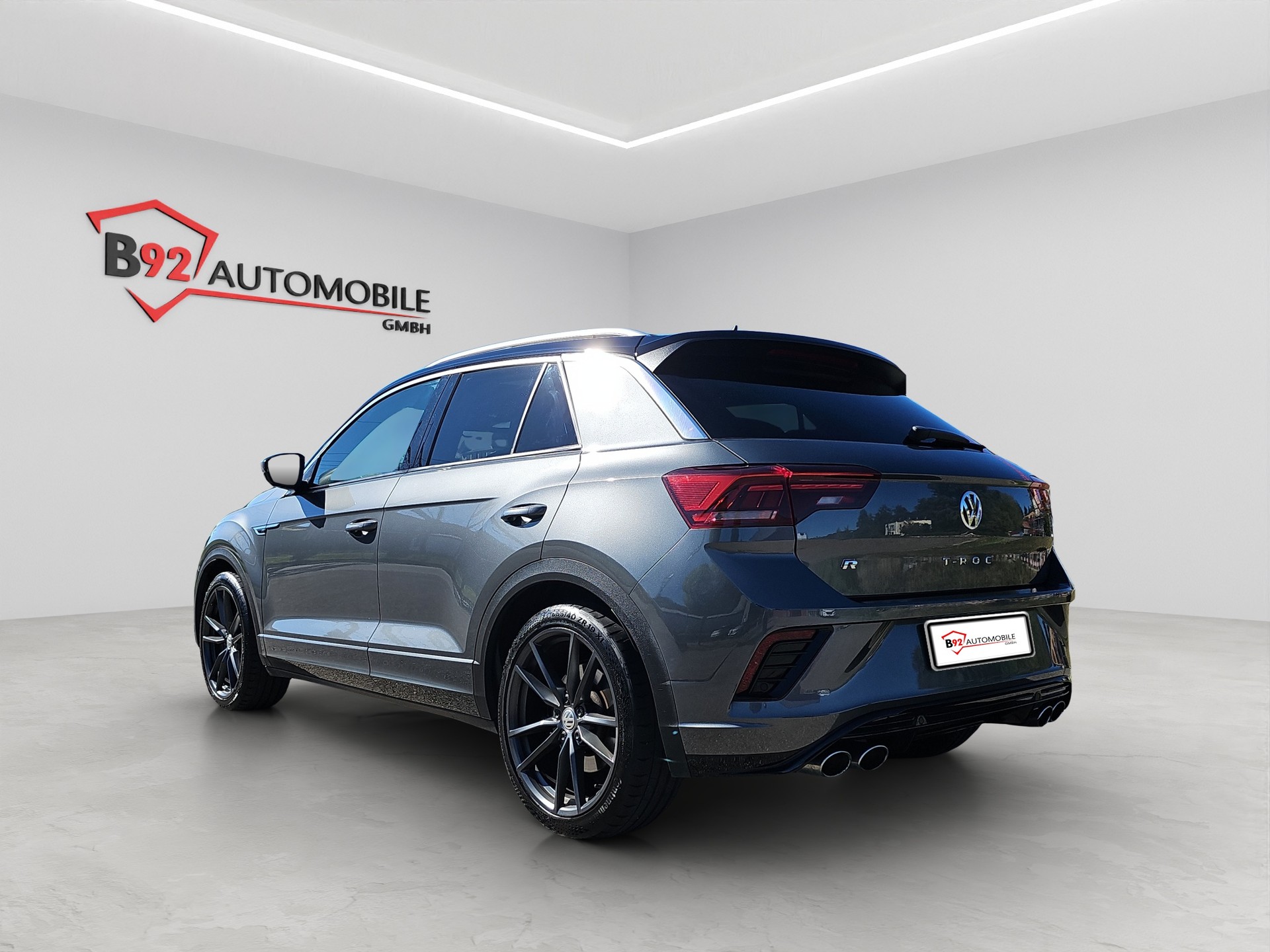 VW T-Roc 2.0 TSI R DSG 4Motion-image-2