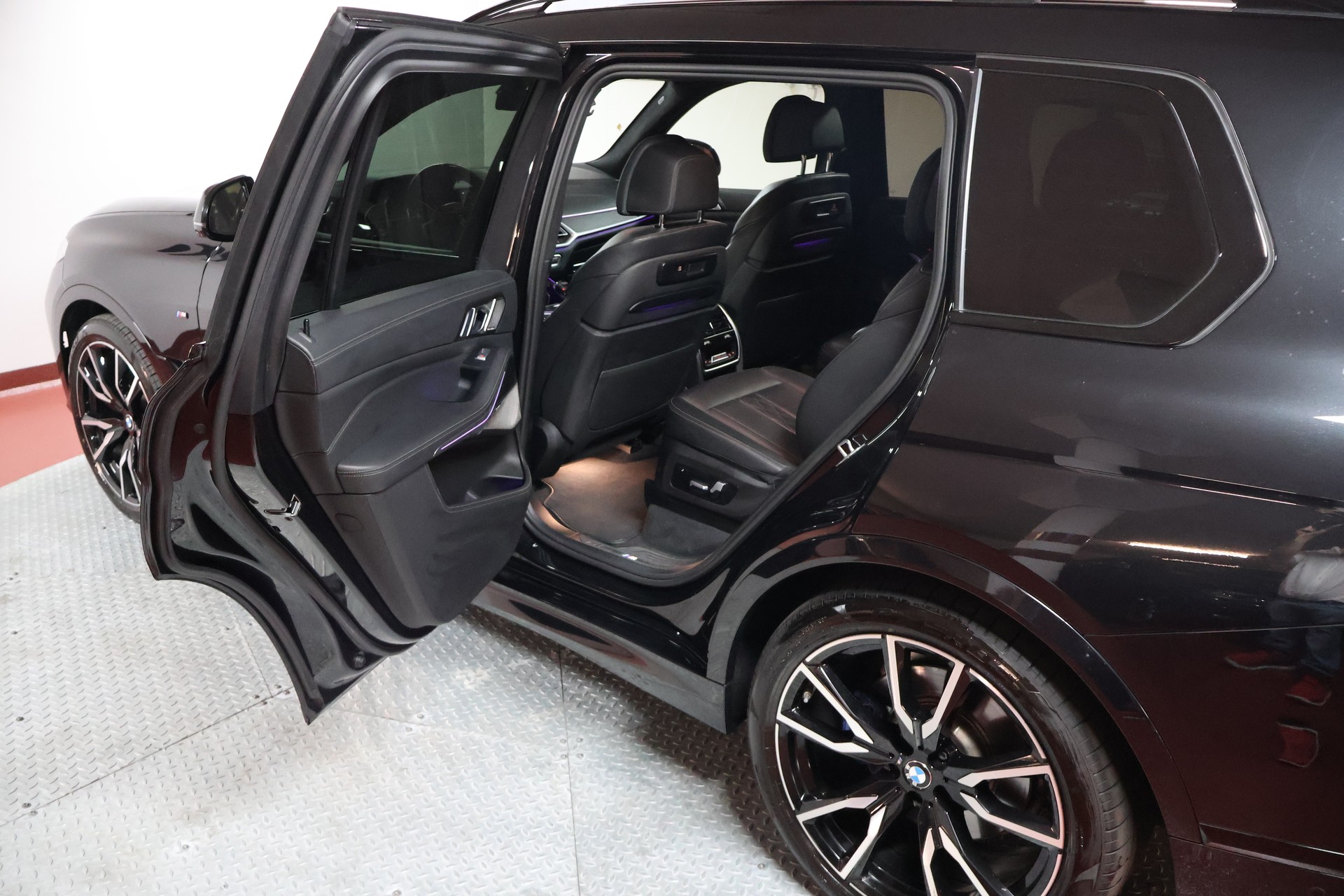 BMW X7 xDrive 48V 40d Steptronic M-Sport-image-16