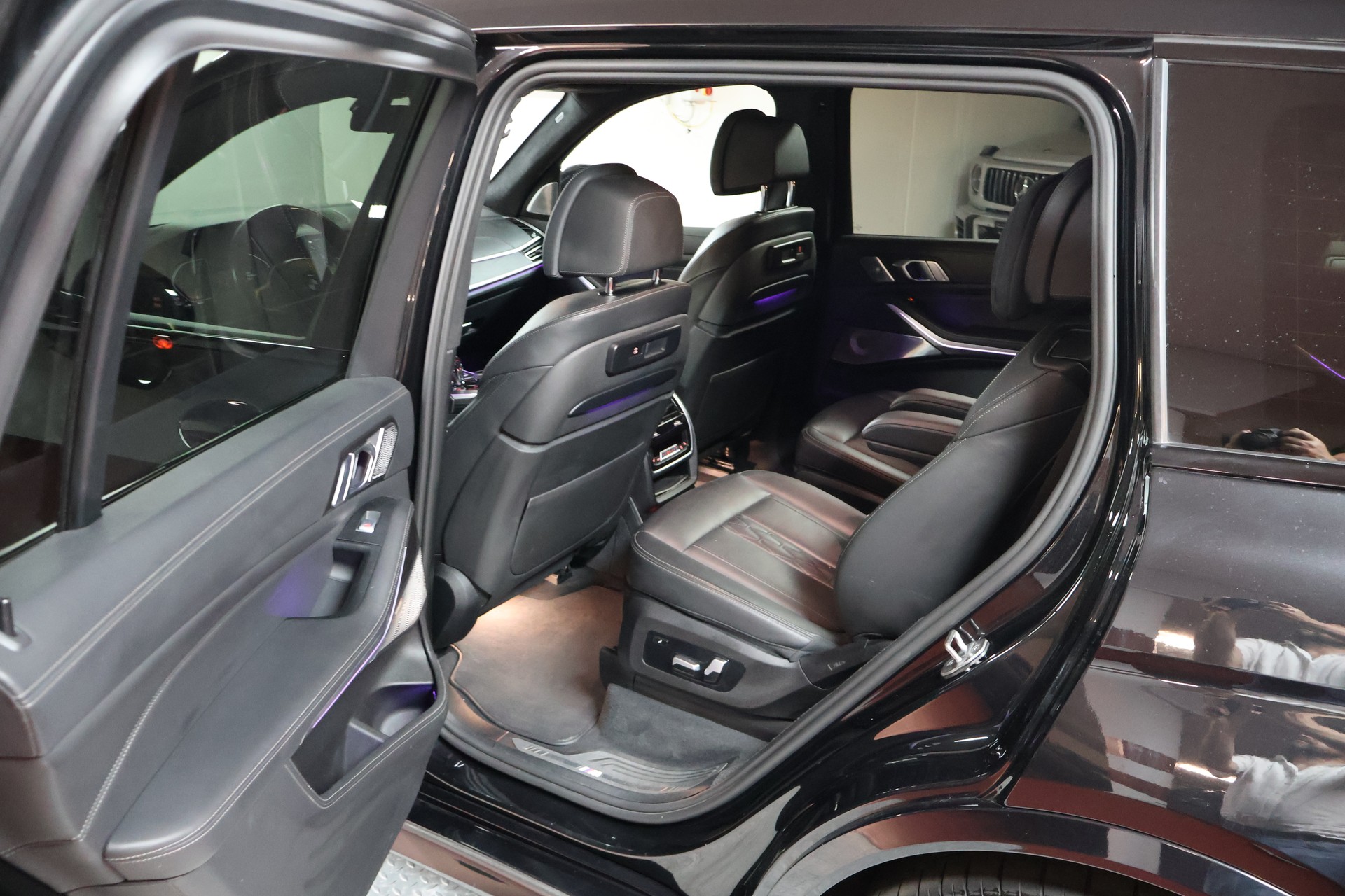 BMW X7 xDrive 48V 40d Steptronic M-Sport-image-17