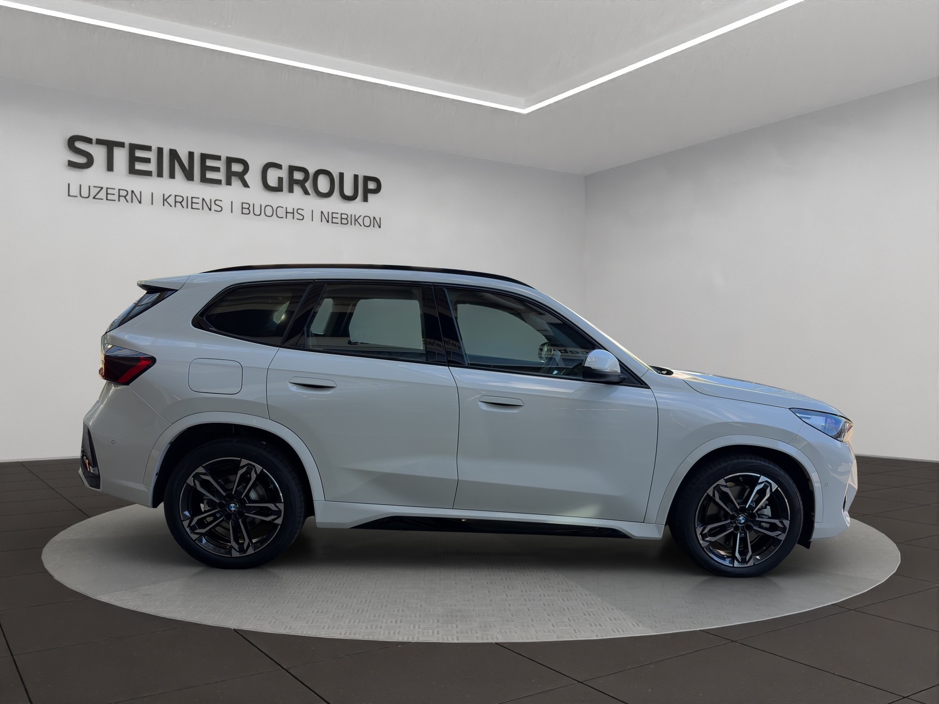 BMW X1 xDrive 30e M Sport-showroom-element-3