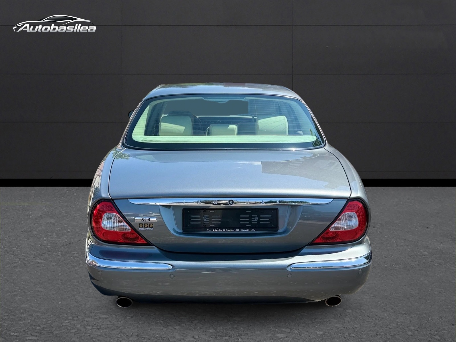 JAGUAR XJ8 3.5 V8 Classic-showroom-element-3
