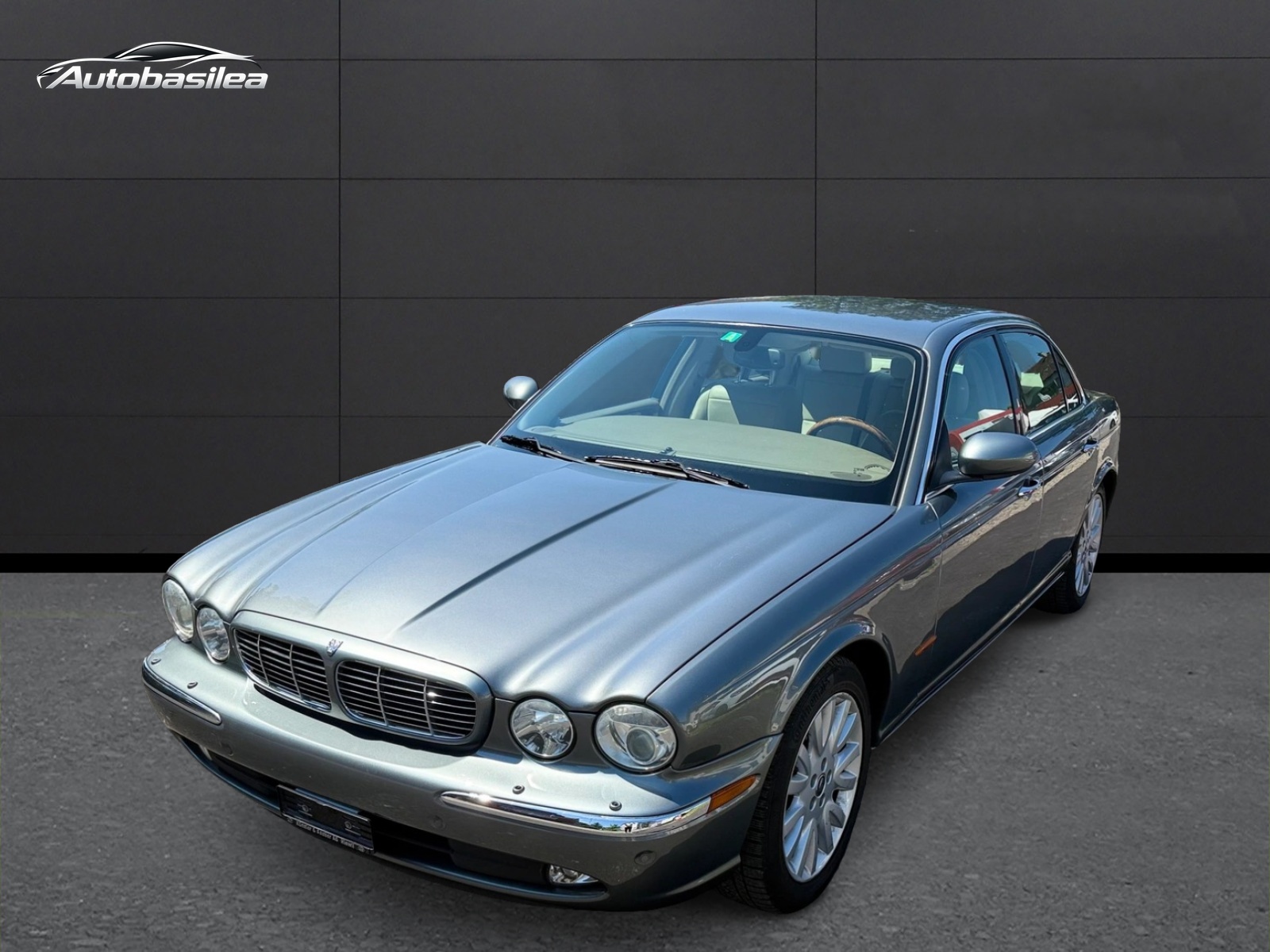 JAGUAR XJ8 3.5 V8 Classic-showroom-element-1