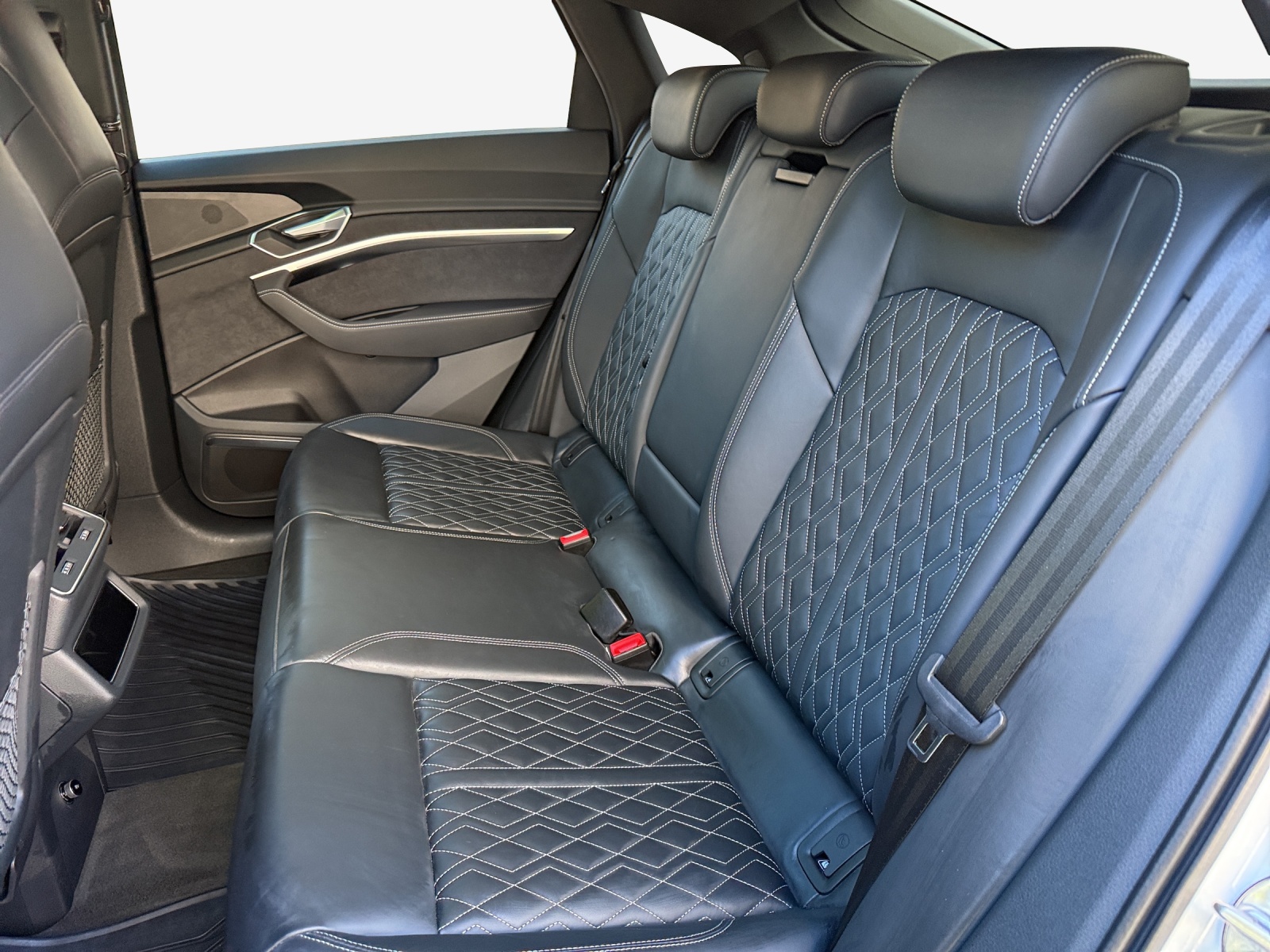 AUDI e-tron 55 Sportback S Line Black Edition quattro-image-11