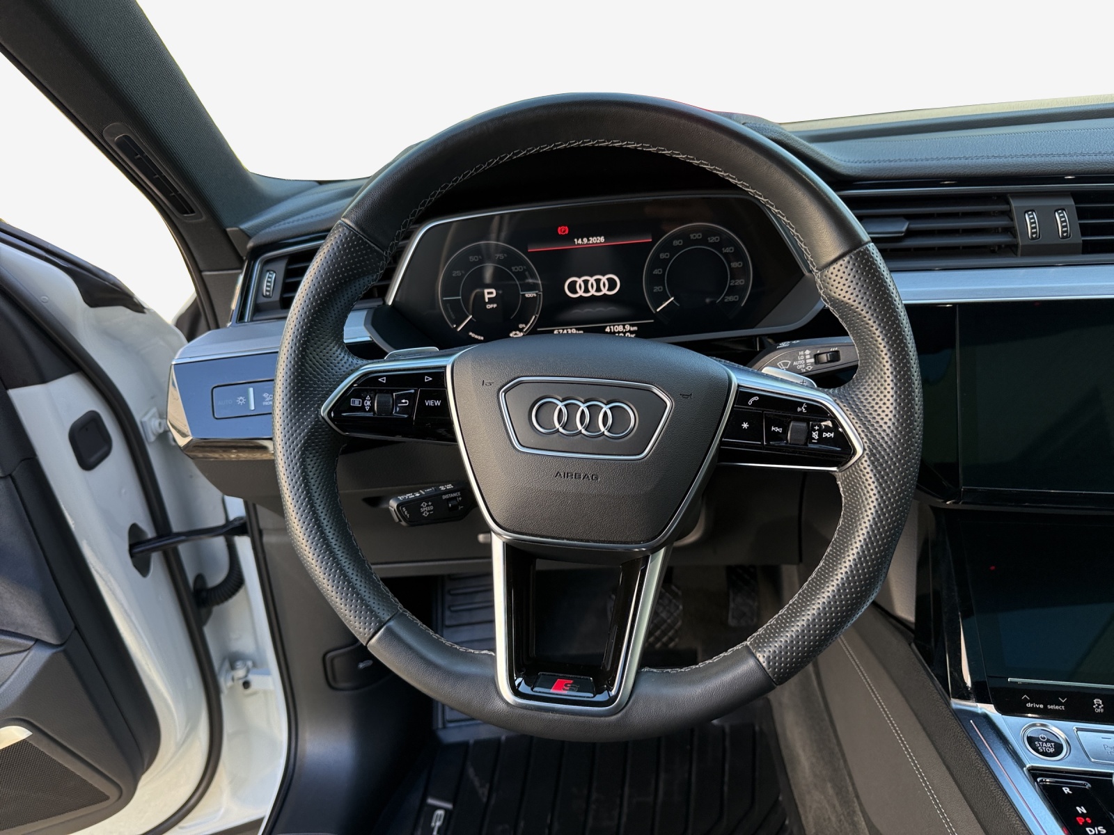 AUDI e-tron 55 Sportback S Line Black Edition quattro-image-9