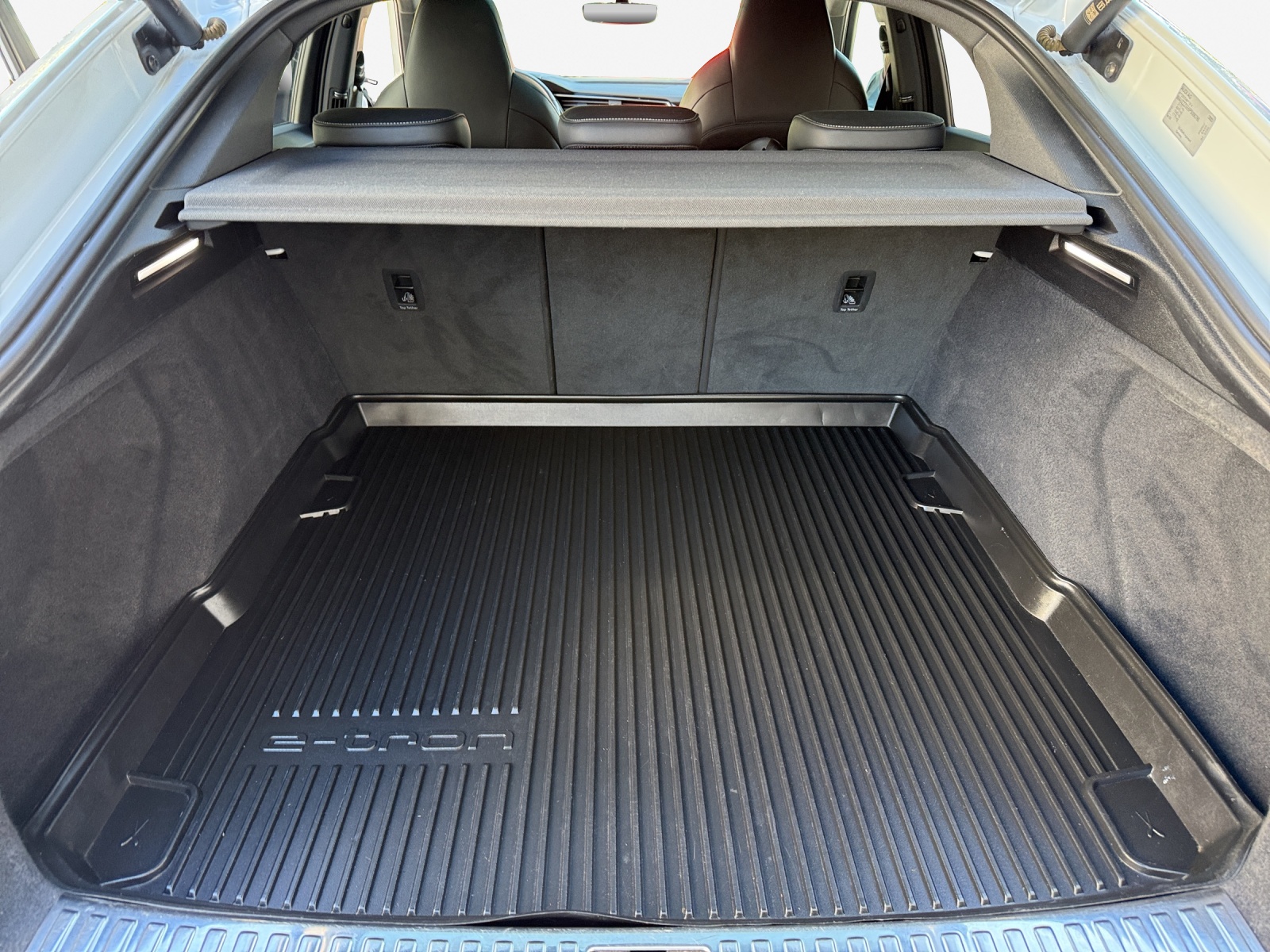 AUDI e-tron 55 Sportback S Line Black Edition quattro-image-12
