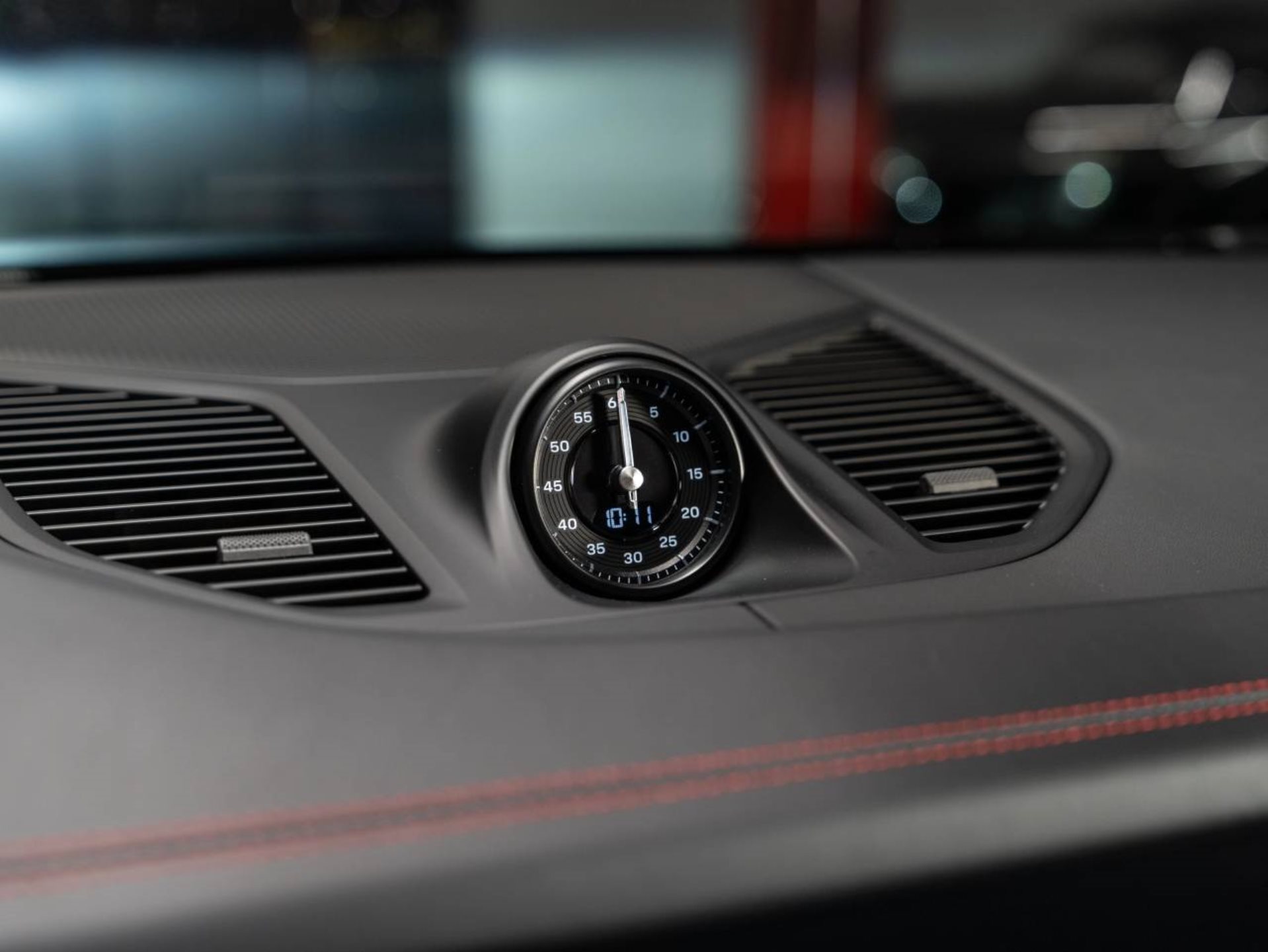 PORSCHE Cayenne E-Hybrid Black Edition-image-9