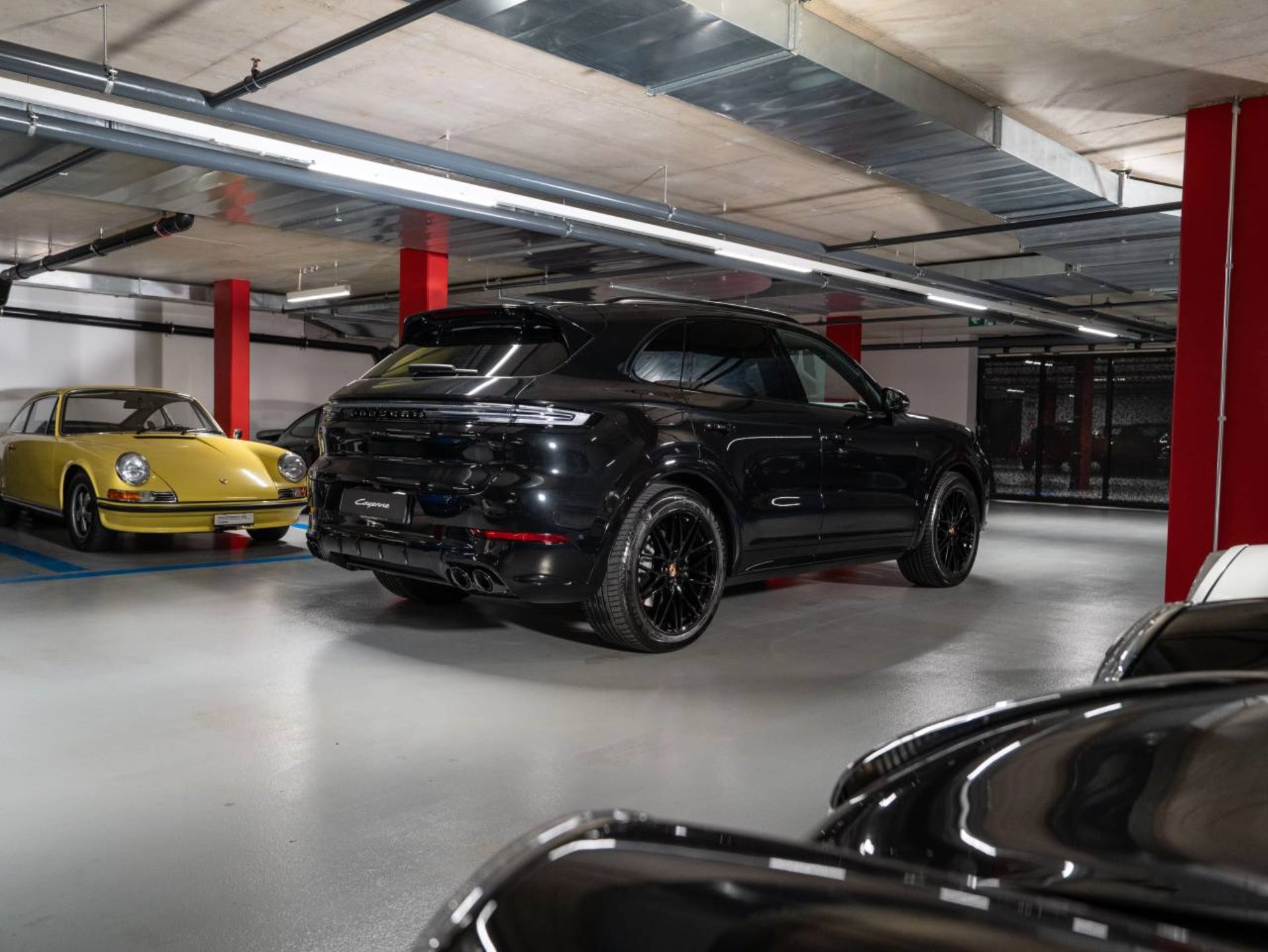 PORSCHE Cayenne E-Hybrid Black Edition-showroom-element-3