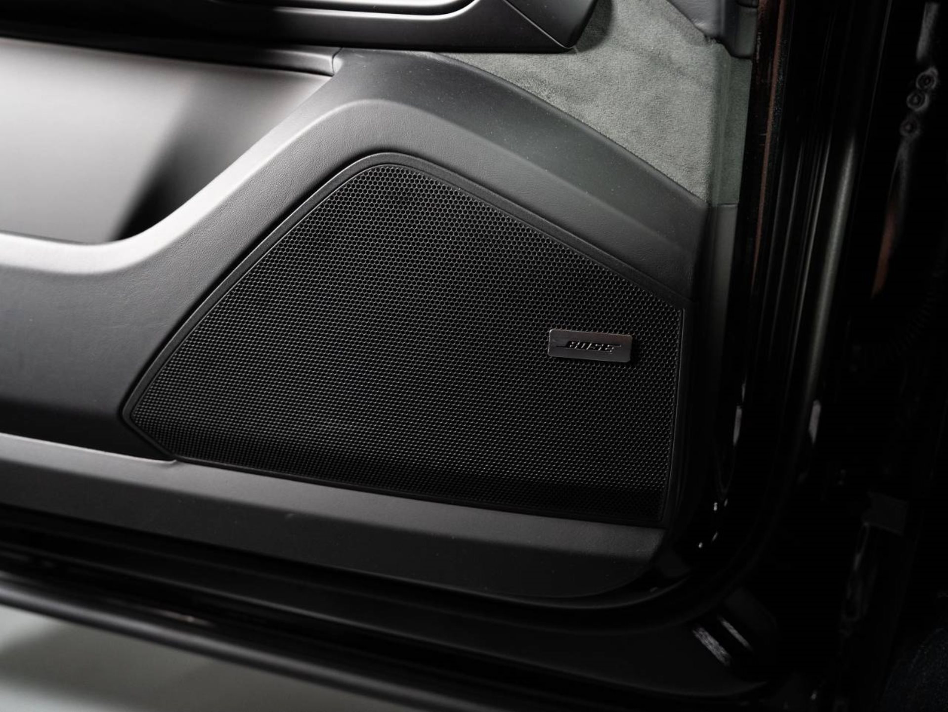 PORSCHE Cayenne E-Hybrid Black Edition-image-23
