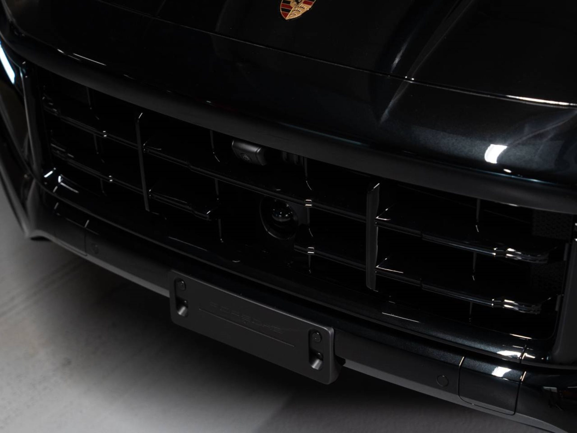 PORSCHE Cayenne E-Hybrid Black Edition-image-28