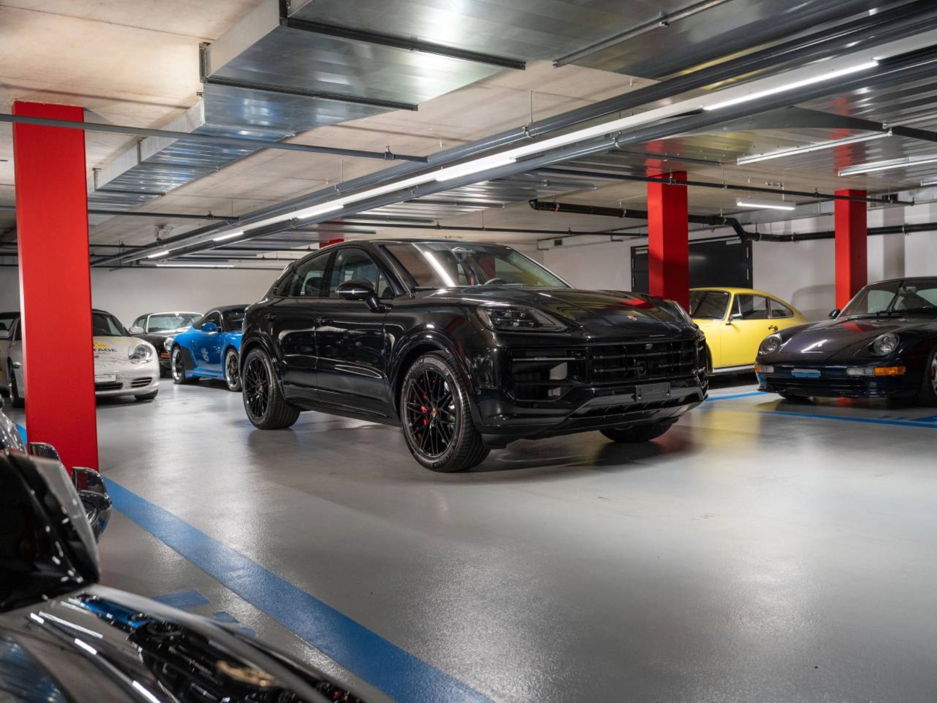 PORSCHE Cayenne E-Hybrid Black Edition-image-2