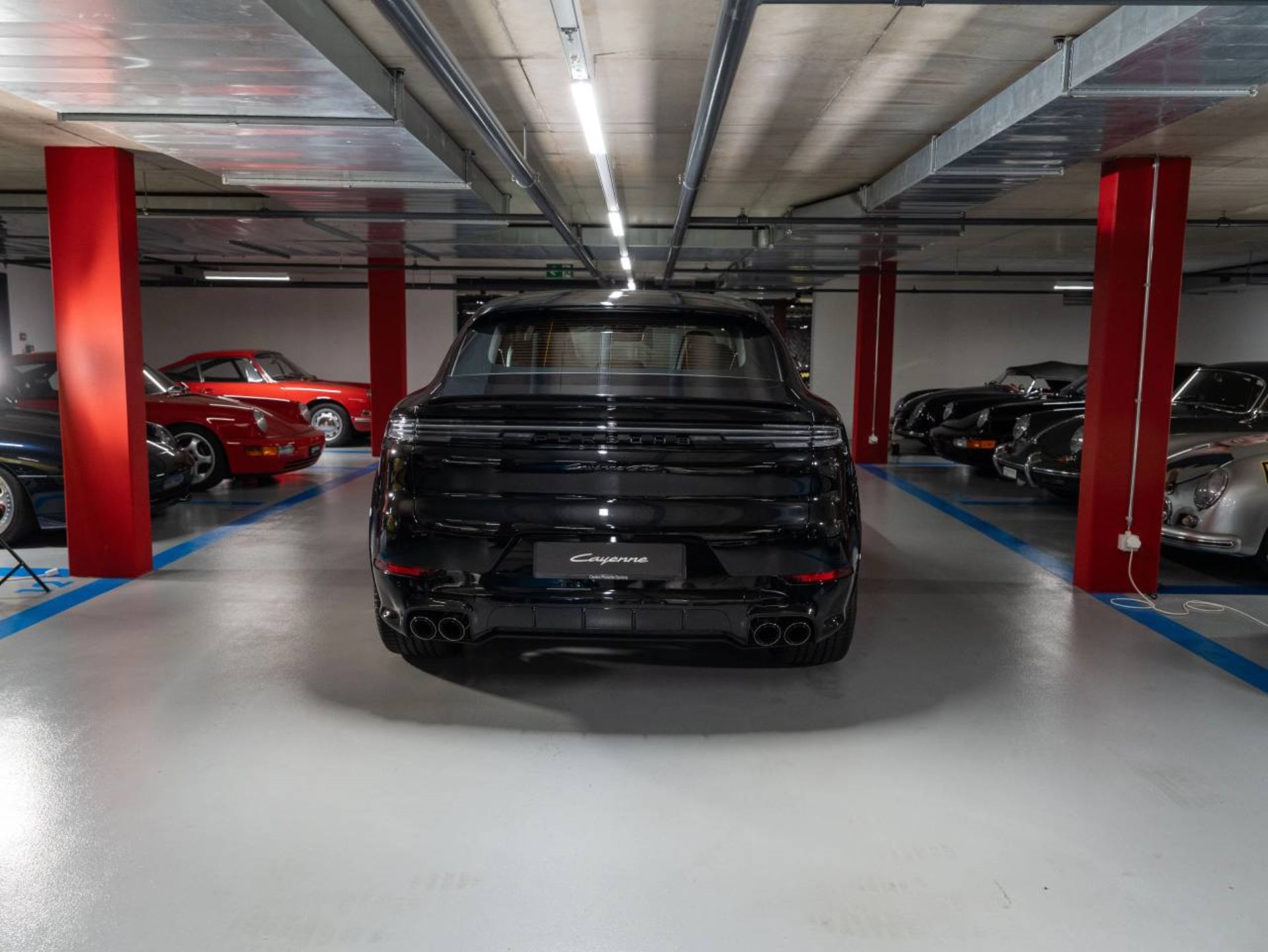 PORSCHE Cayenne E-Hybrid Black Edition-image-7