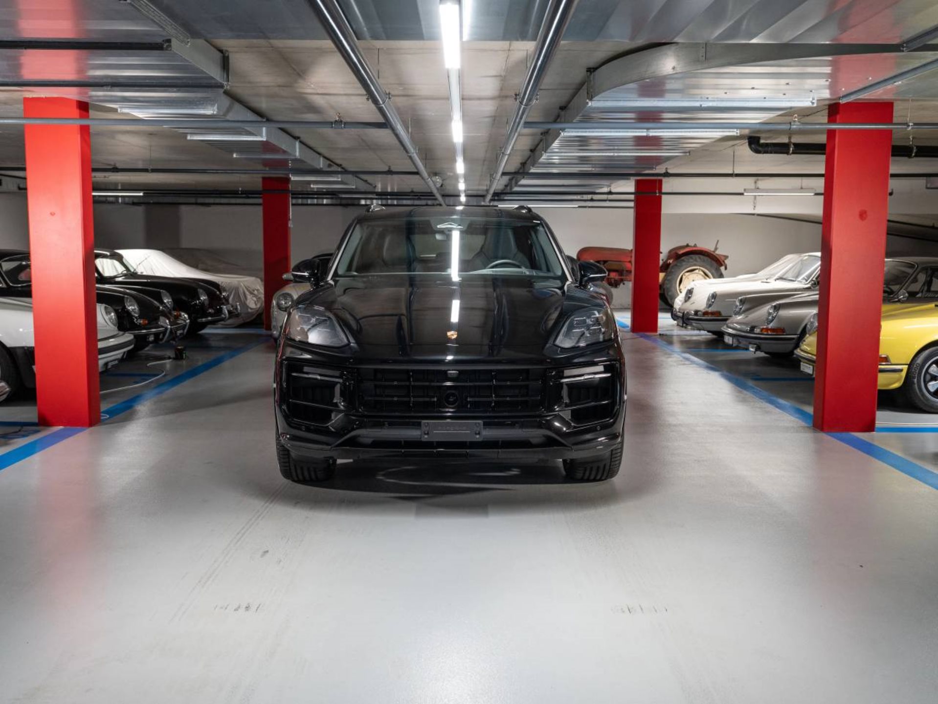 PORSCHE Cayenne E-Hybrid Black Edition-showroom-element-1