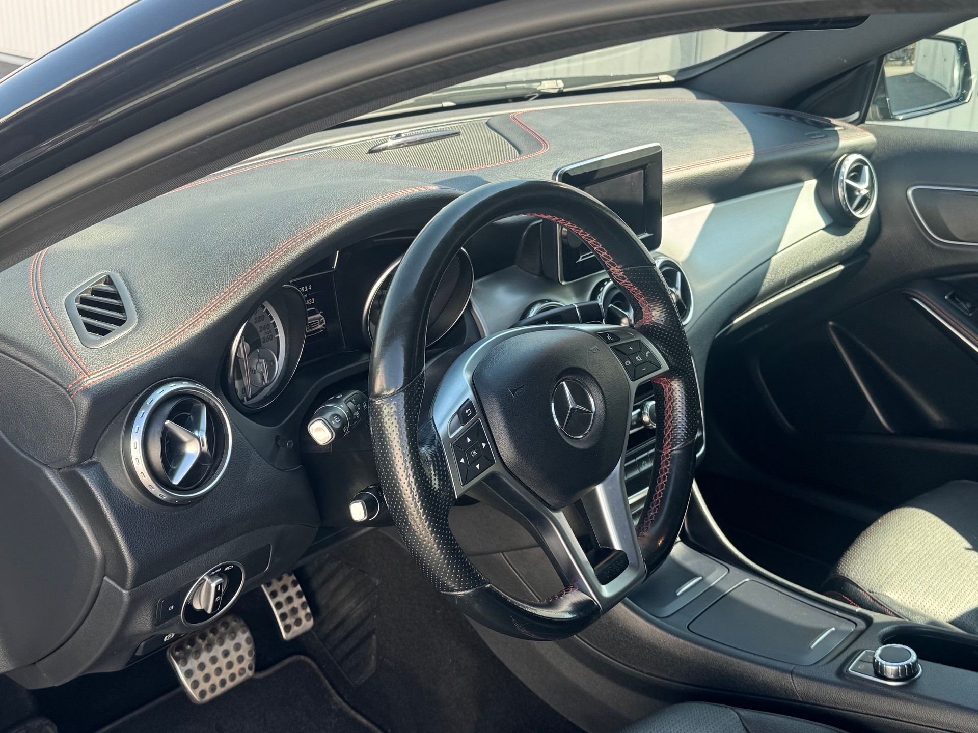 MERCEDES-BENZ GLA 250 4Matic 7G-DCT-image-5