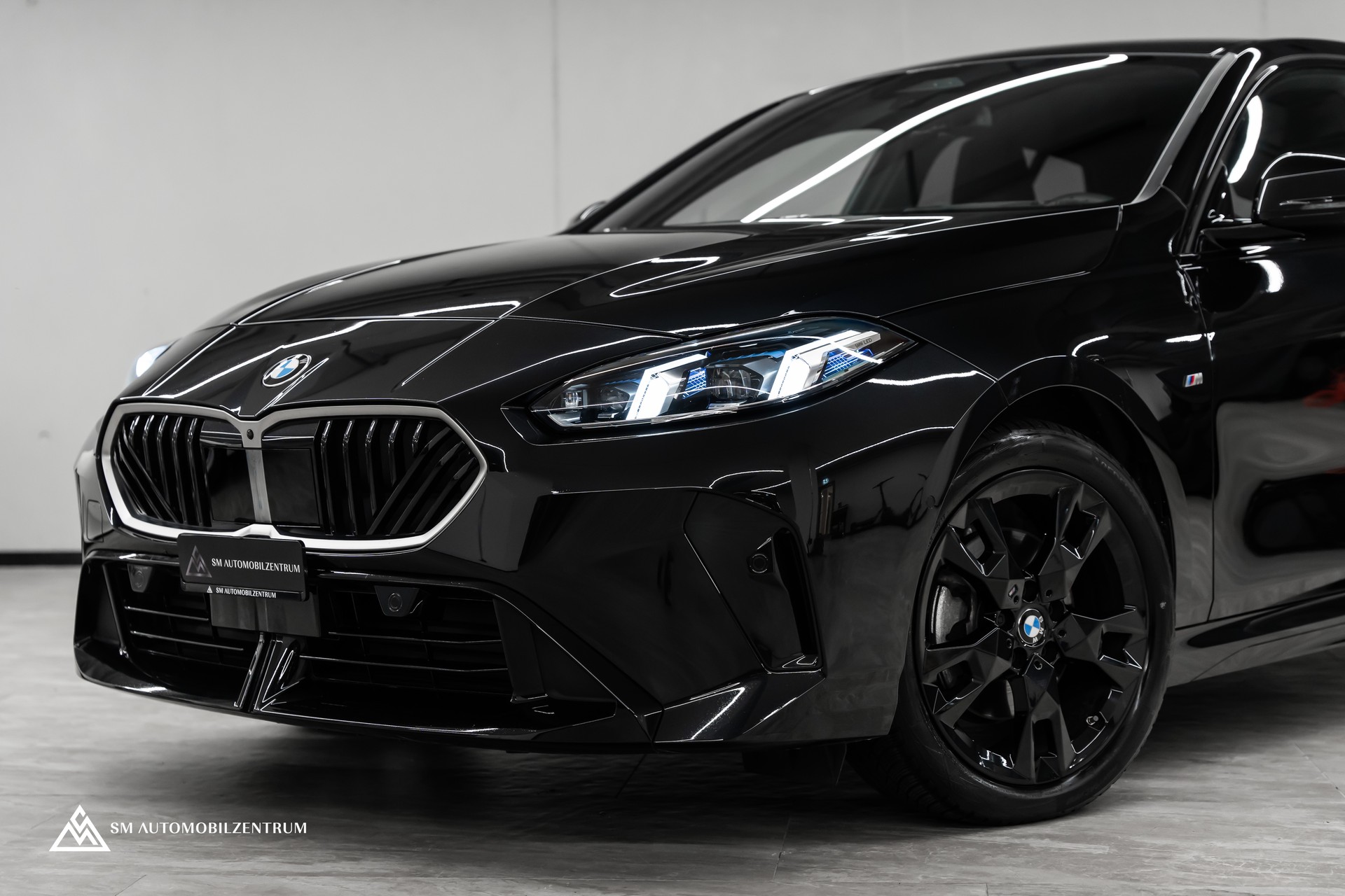 BMW 120d M Sport / Werksgarantie / 360° / Head-Up / el. Sitze Memory-showroom-element-3