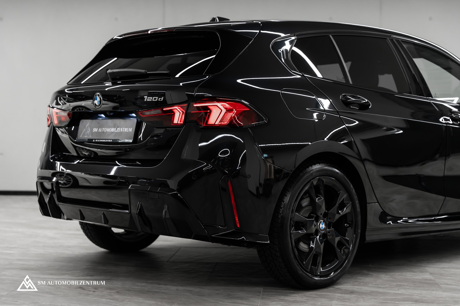BMW 120d M Sport / Werksgarantie / 360° / Head-Up / el. Sitze Memory-image-8