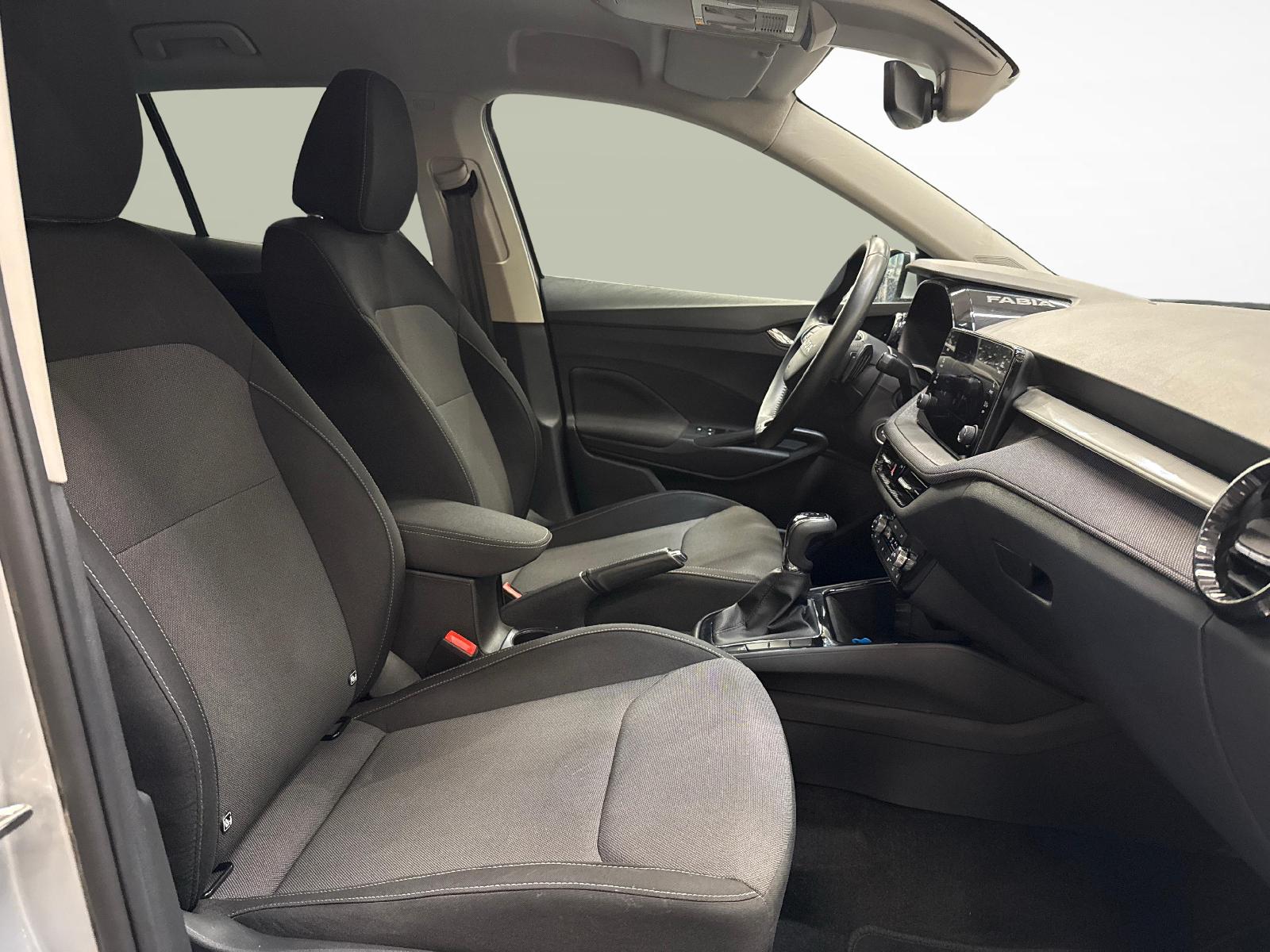 SKODA Fabia 1.0 TSI Selection DSG-image-9