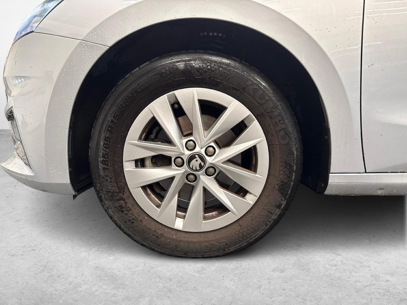 SKODA Fabia 1.0 TSI Selection DSG-image-12