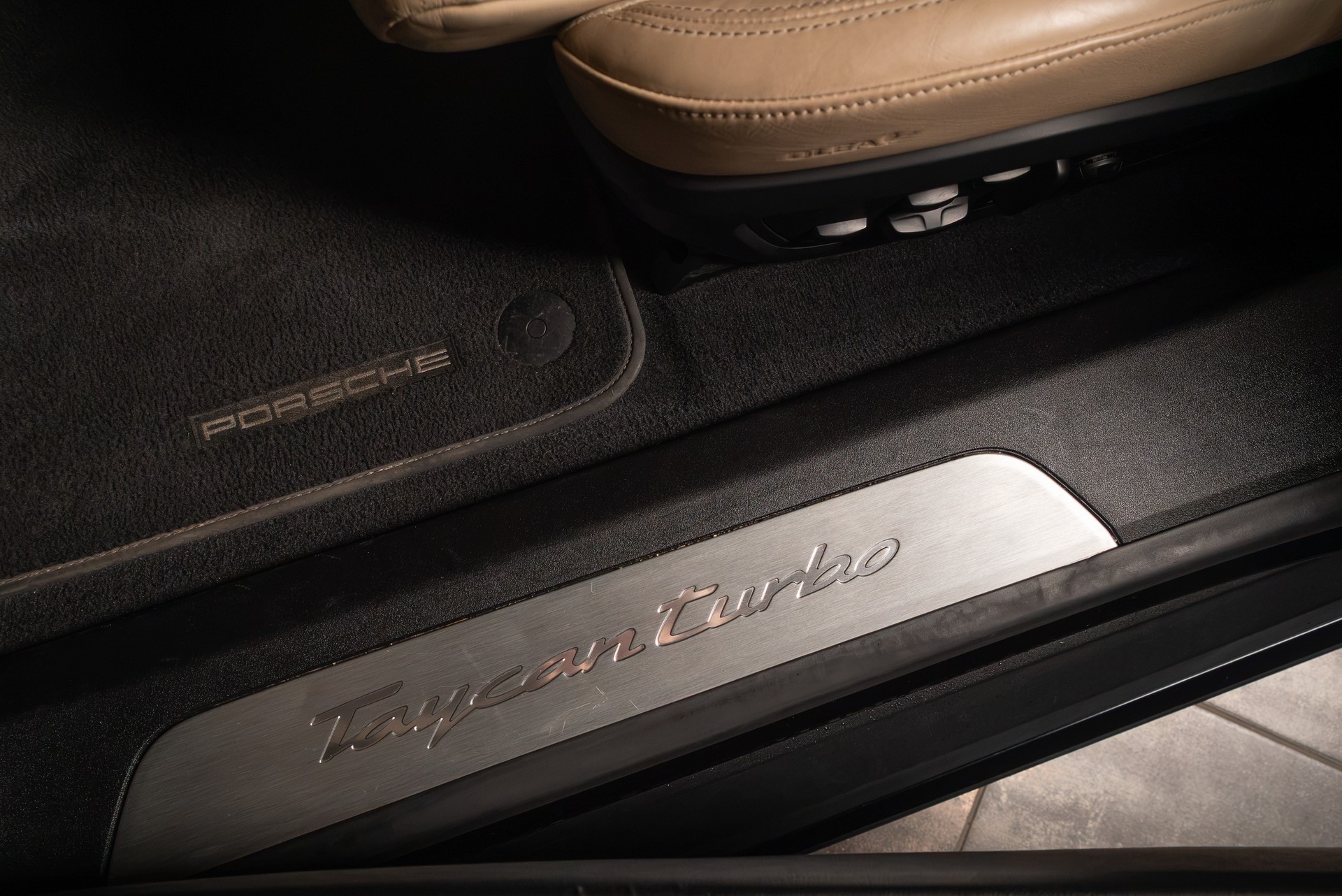 PORSCHE Taycan Turbo-image-13