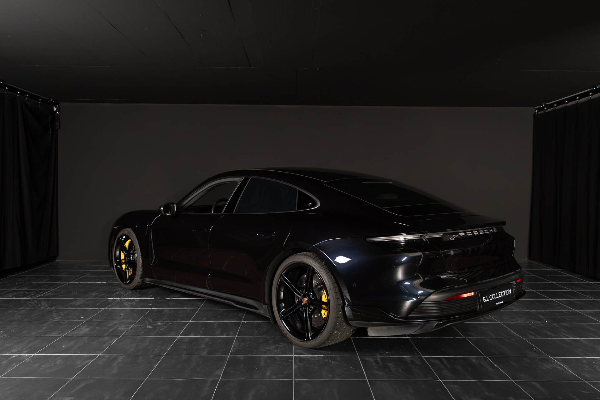 PORSCHE Taycan Turbo-image-4