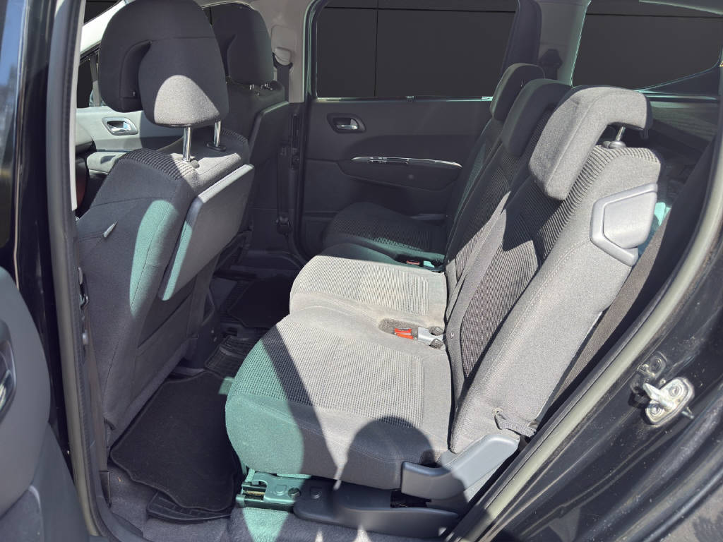 PEUGEOT 5008 1.6 THP 155 Allure-image-14