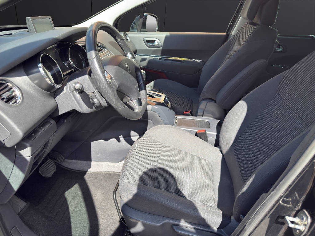 PEUGEOT 5008 1.6 THP 155 Allure-image-8