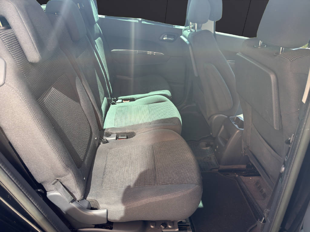 PEUGEOT 5008 1.6 THP 155 Allure-image-11