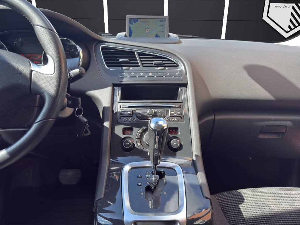 PEUGEOT 5008 1.6 THP 155 Allure-image-16