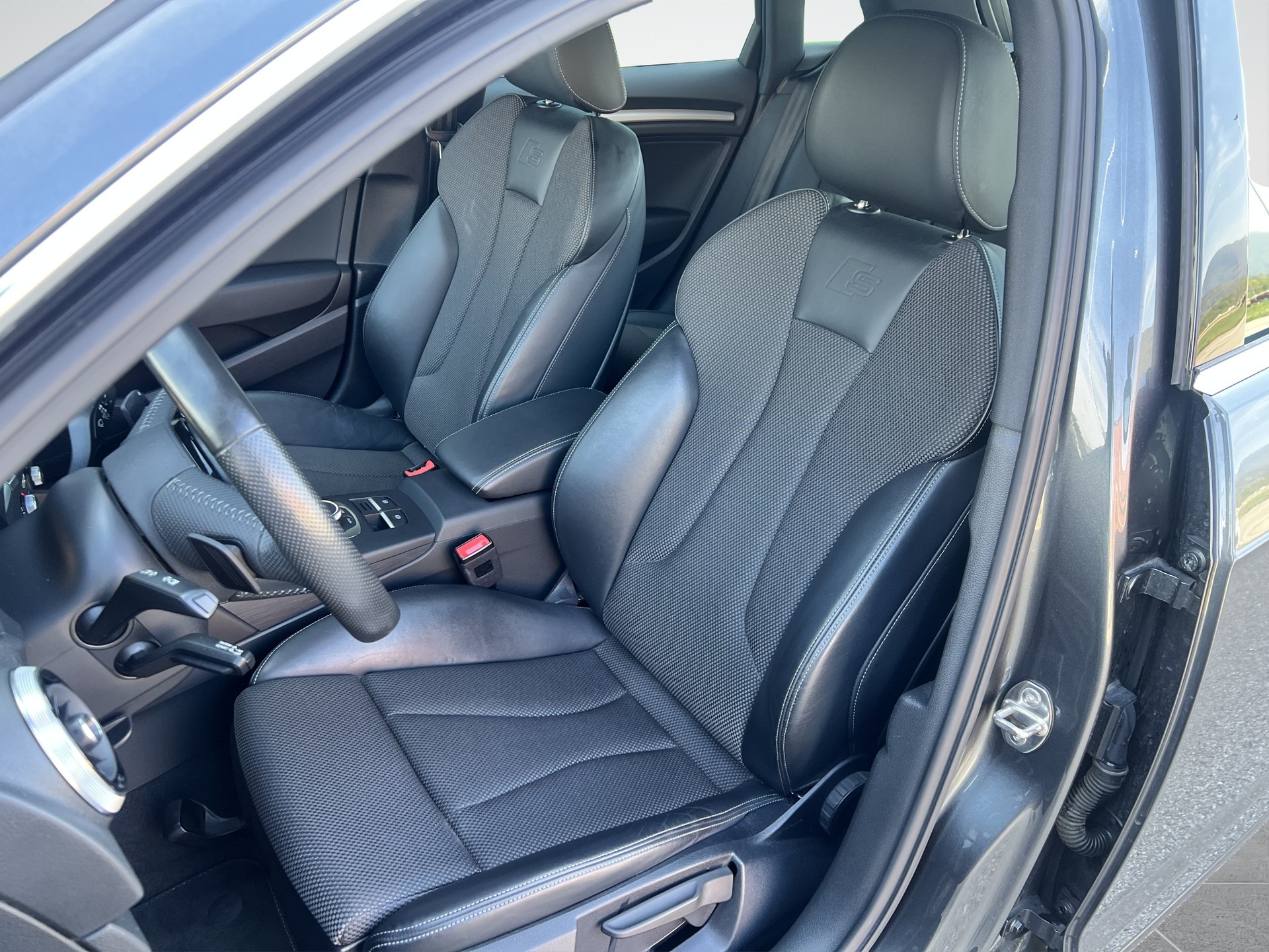 AUDI A3 Sportback S-Line 2.0 TFSI Sport Quattro S-tronic-image-9