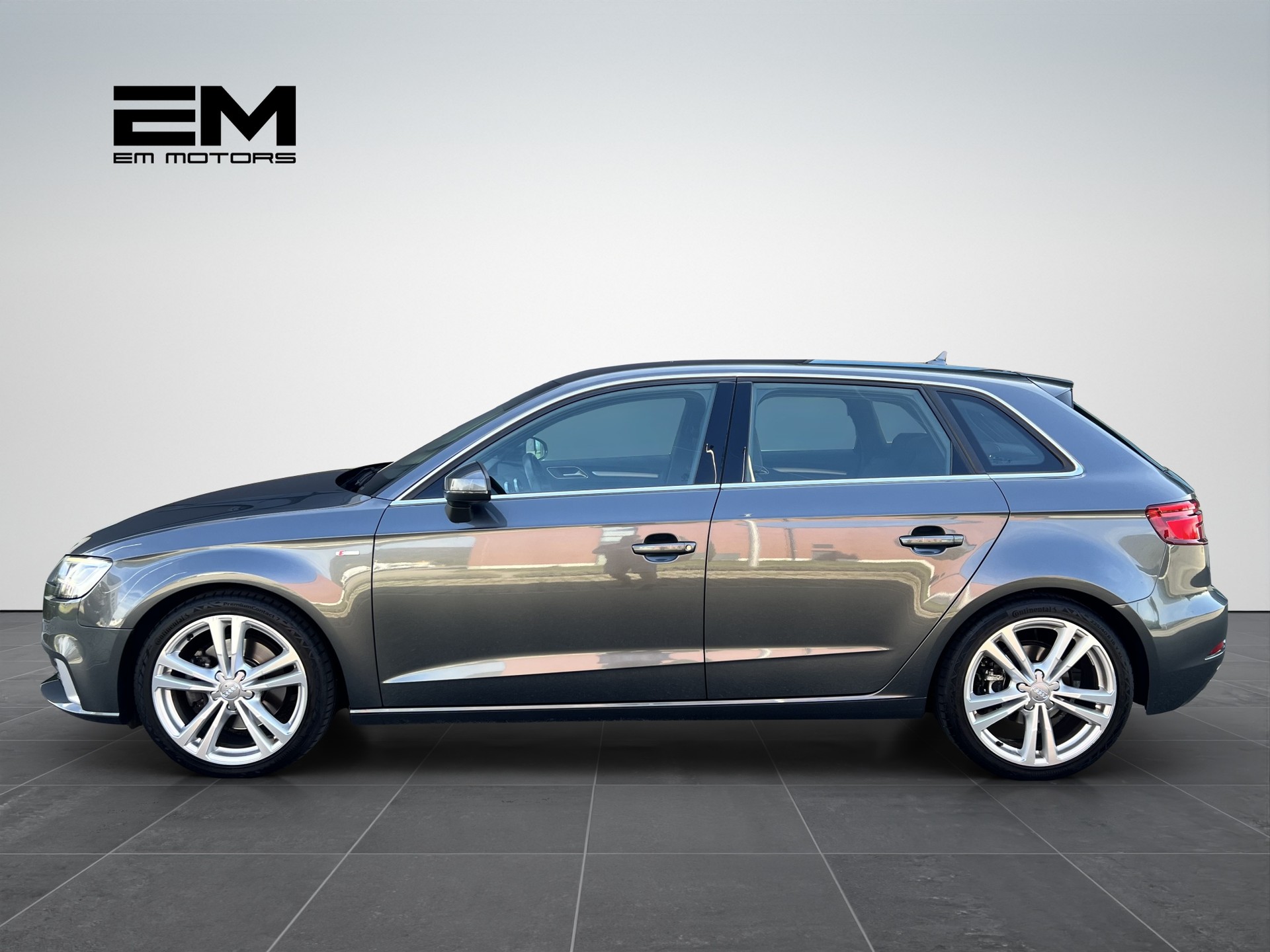 AUDI A3 Sportback S-Line 2.0 TFSI Sport Quattro S-tronic-image-2