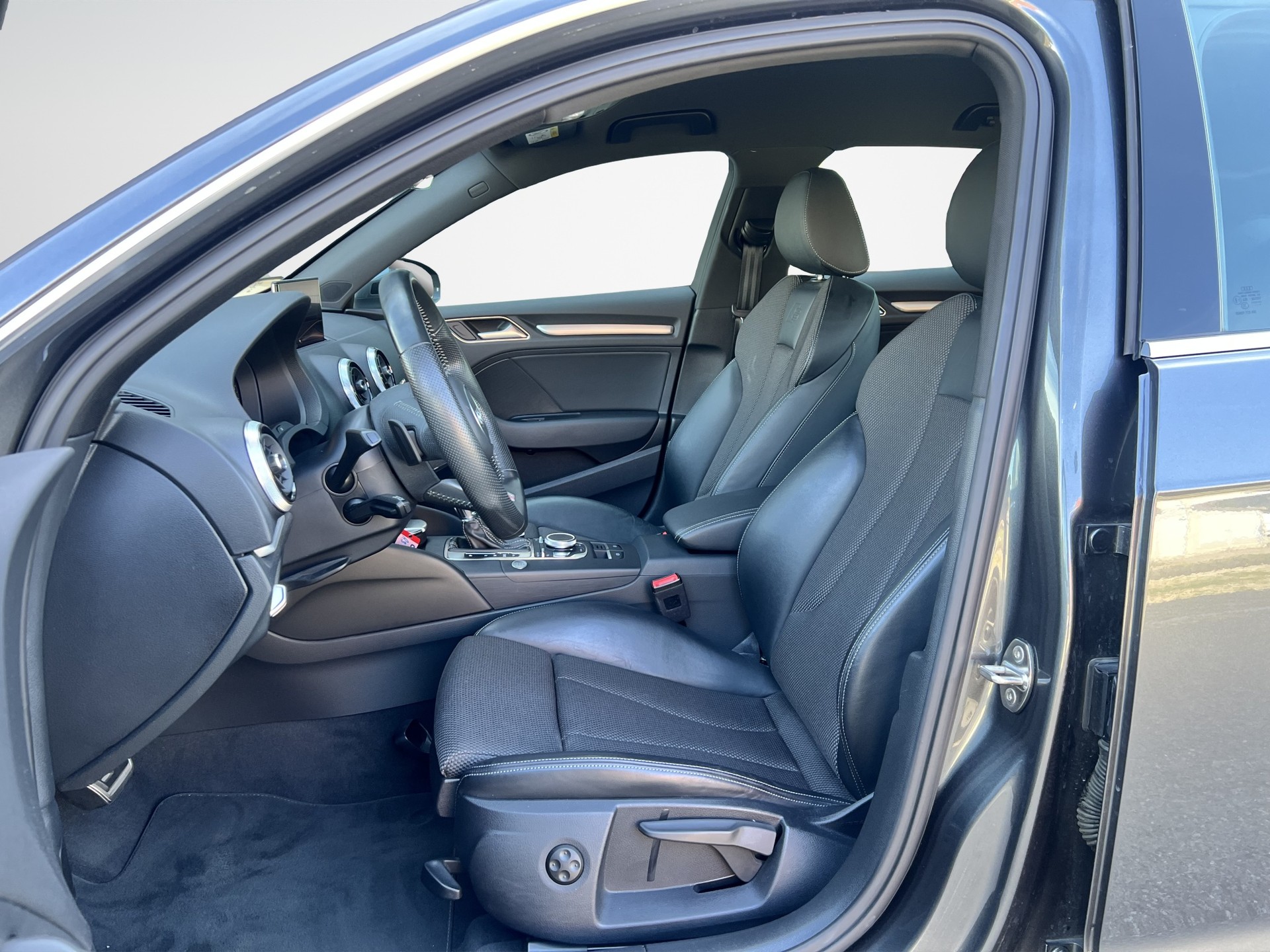 AUDI A3 Sportback S-Line 2.0 TFSI Sport Quattro S-tronic-image-8