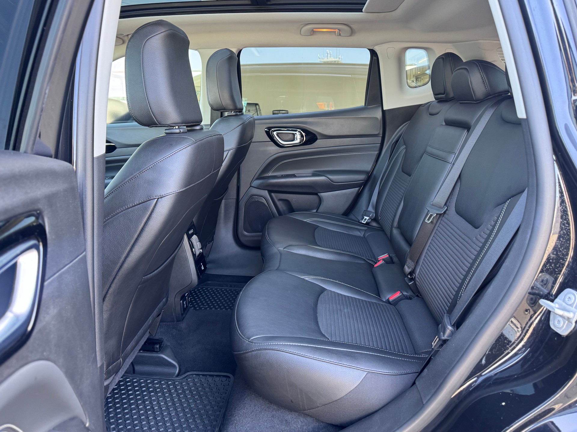 JEEP Compass 4x2 1.3 Limited DKG+Navigation+Bluetooth+360°Kamera+El.Heckklappe+Abstandregeltempomat+Panorama-Glasdach+8-fach bereift+-image-11