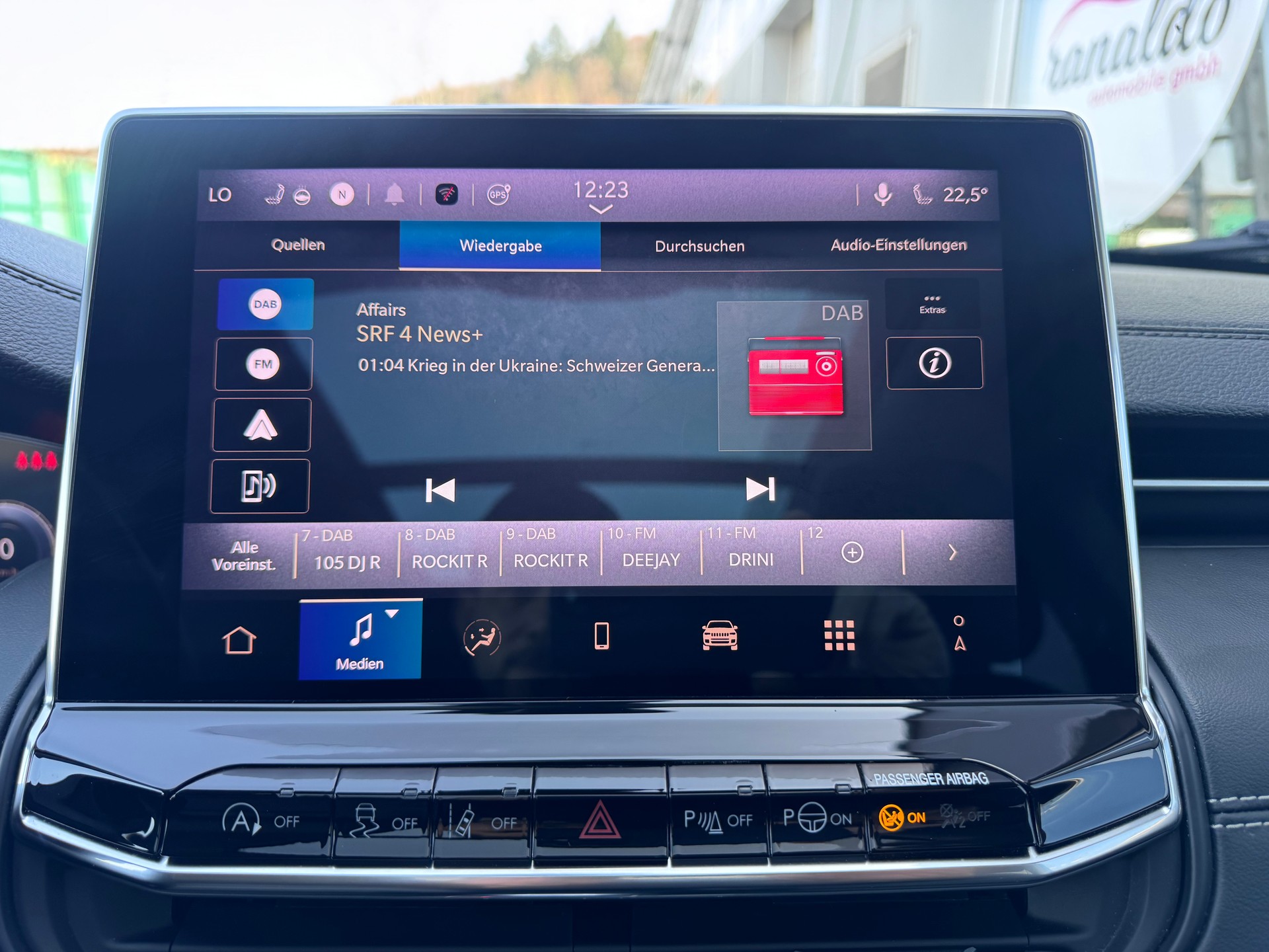 JEEP Compass 4x2 1.3 Limited DKG+Navigation+Bluetooth+360°Kamera+El.Heckklappe+Abstandregeltempomat+Panorama-Glasdach+8-fach bereift+-image-24