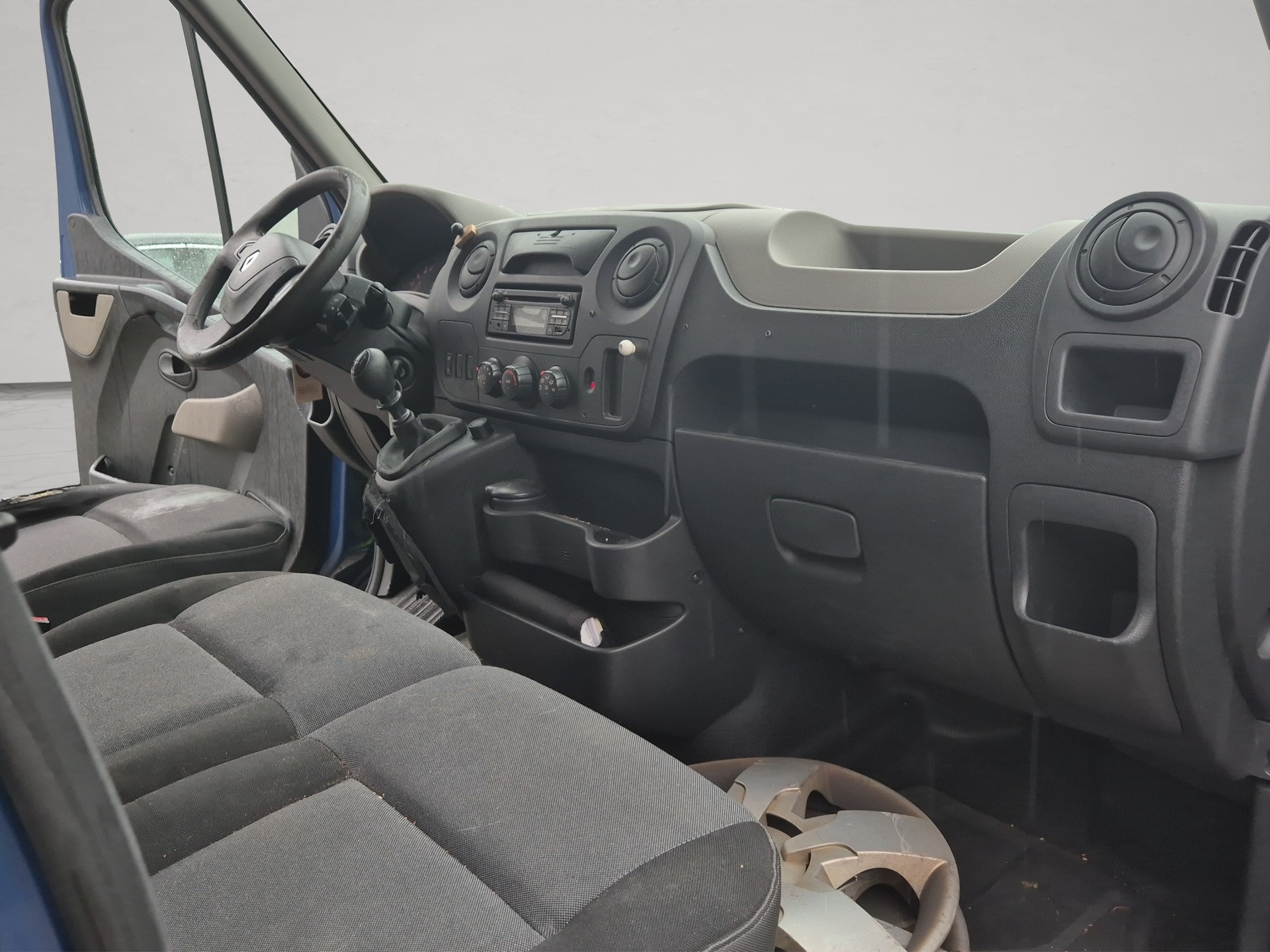 RENAULT Master T28 2.3dCi 110 L1H1-image-11