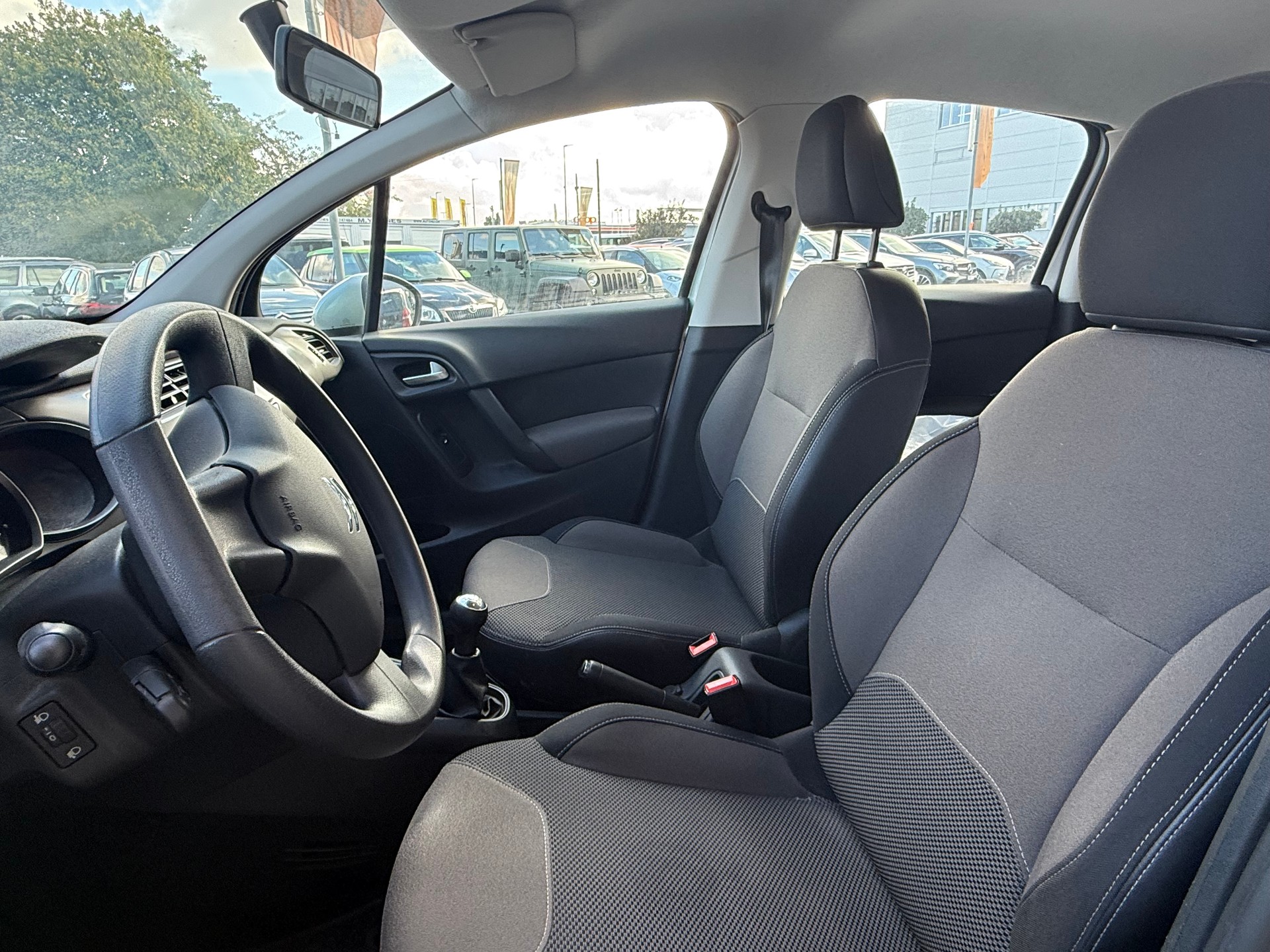 CITROEN C3 1.2i Exclusive-image-9