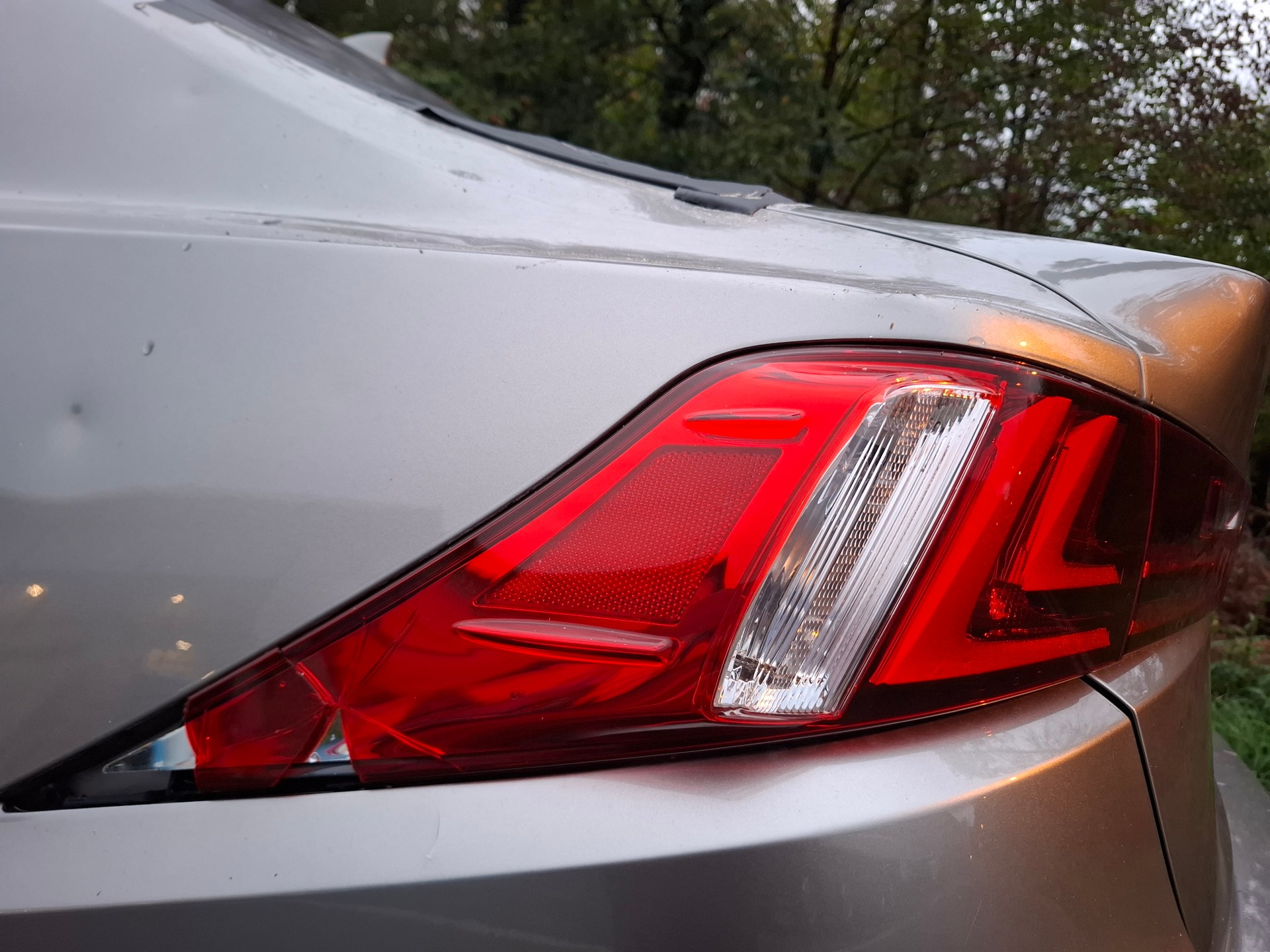LEXUS IS 300h Sport Automatic-image-11