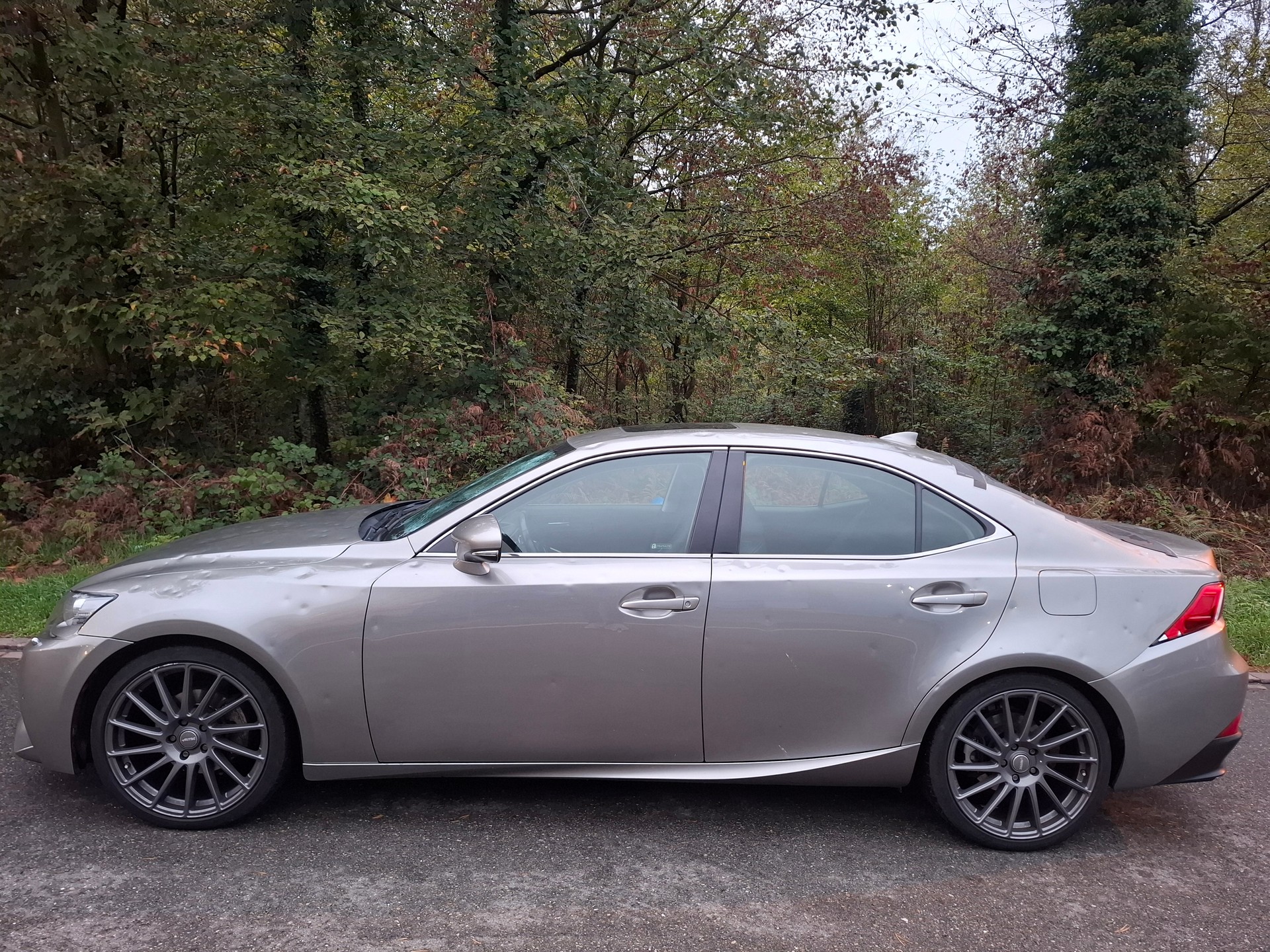 LEXUS IS 300h Sport Automatic-image-4