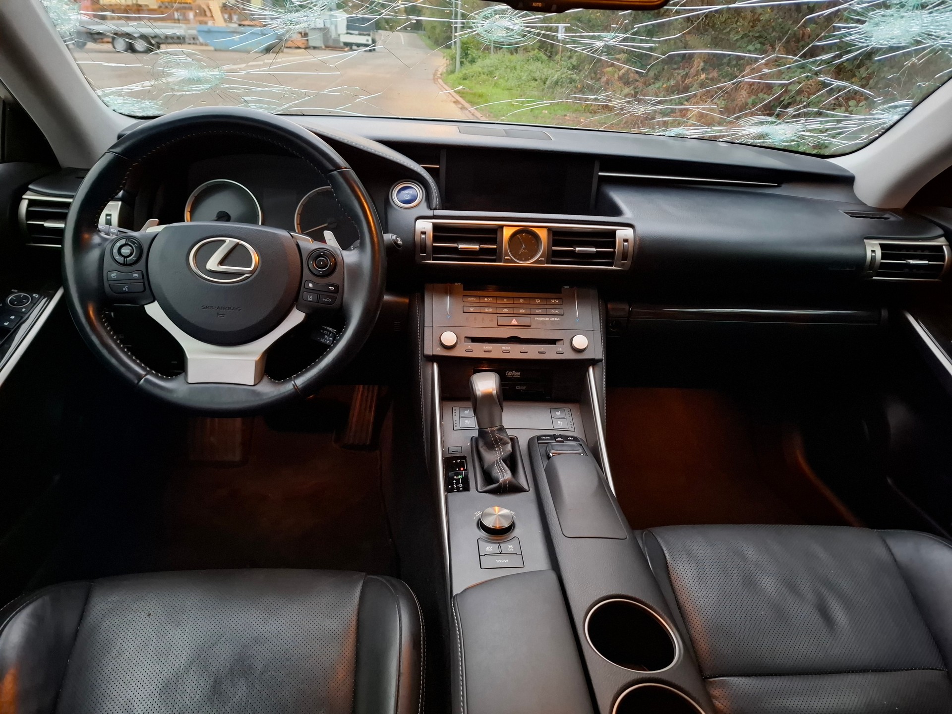LEXUS IS 300h Sport Automatic-image-10