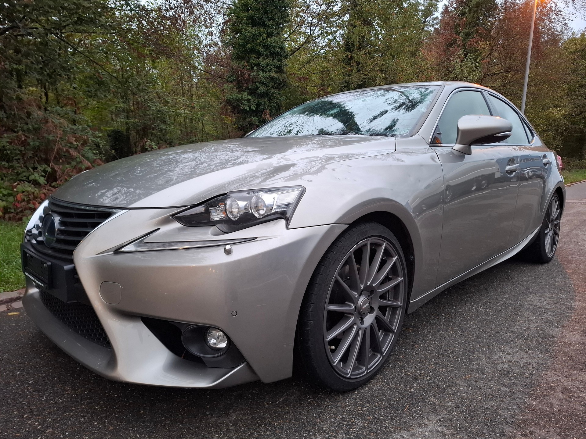LEXUS IS 300h Sport Automatic-image-13