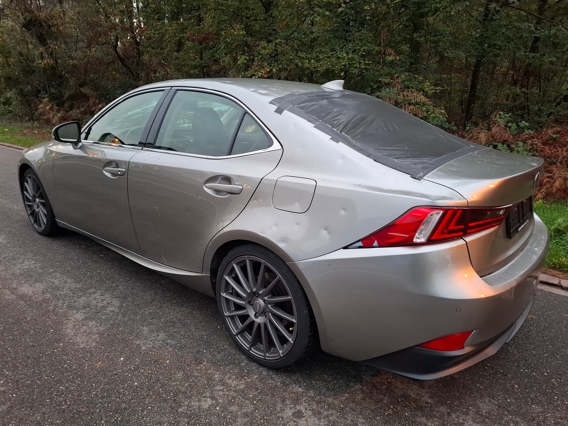 LEXUS IS 300h Sport Automatic-image-16