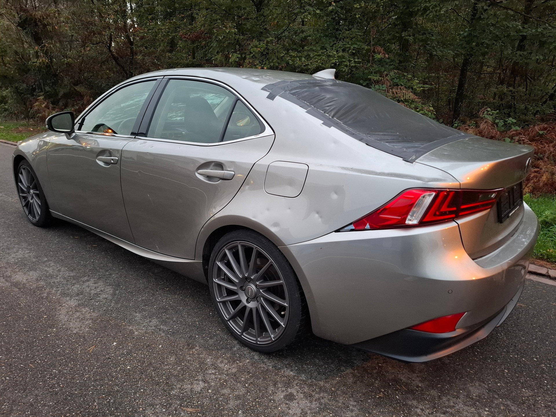 LEXUS IS 300h Sport Automatic-image-12