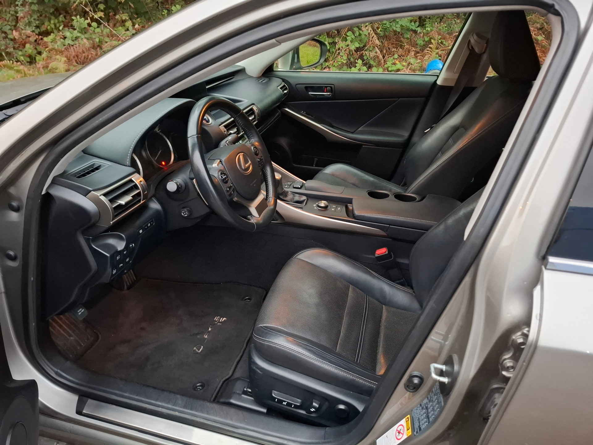 LEXUS IS 300h Sport Automatic-image-6