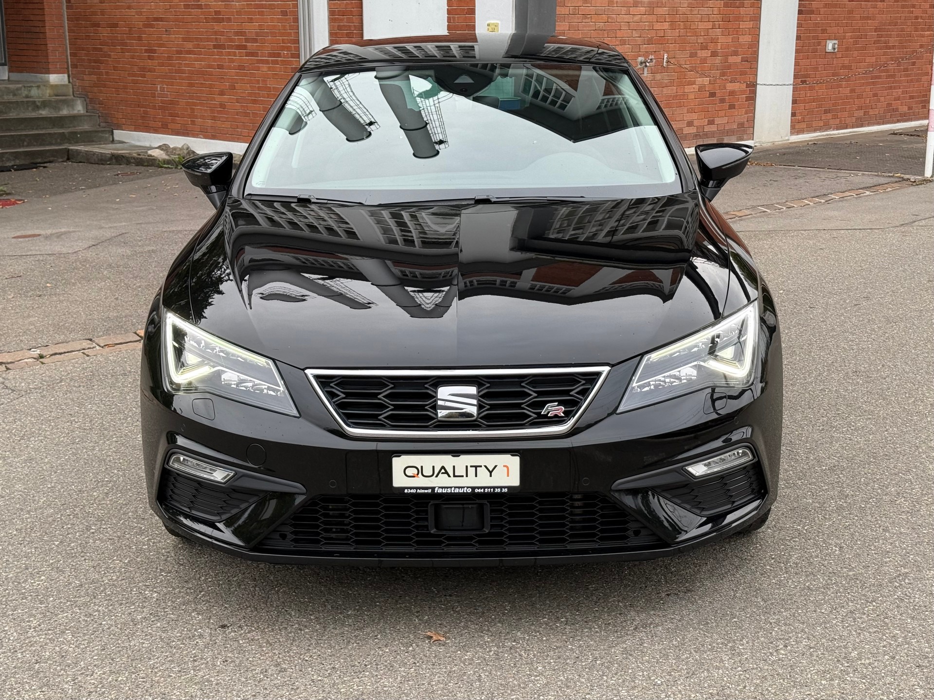 SEAT Leon 1.8 TSI Swiss FR-image-0