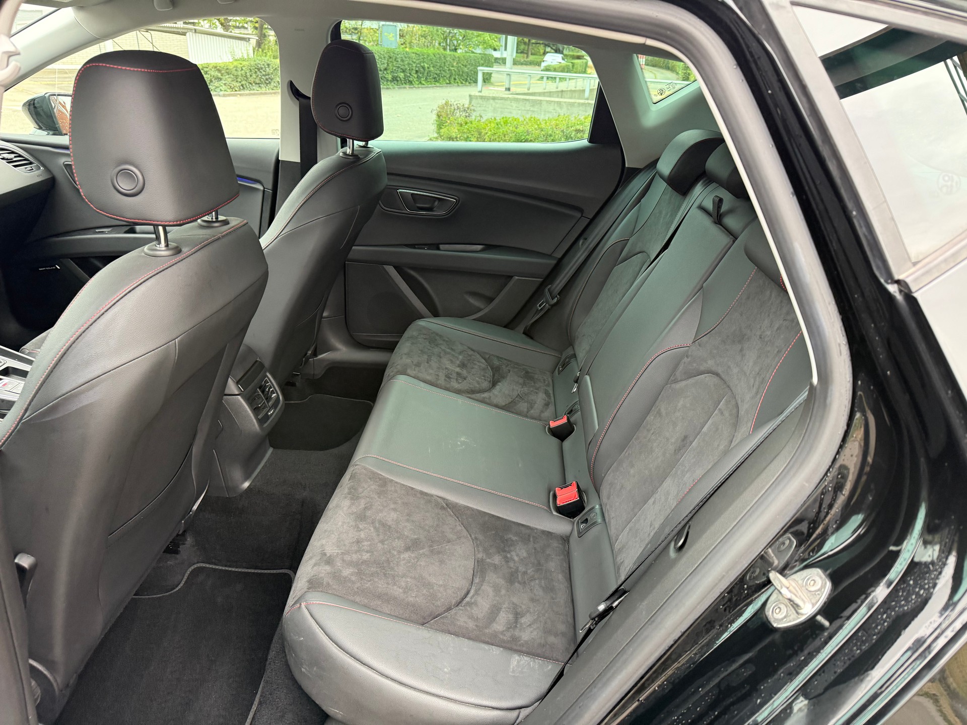 SEAT Leon 1.8 TSI Swiss FR-image-11
