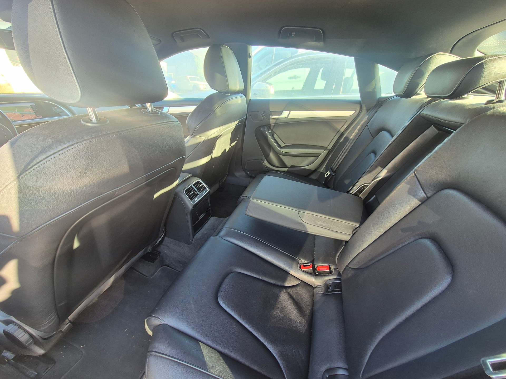 AUDI A5 Sportback MFK Sehr Gepflegt und Sauber Top Zustand-image-10
