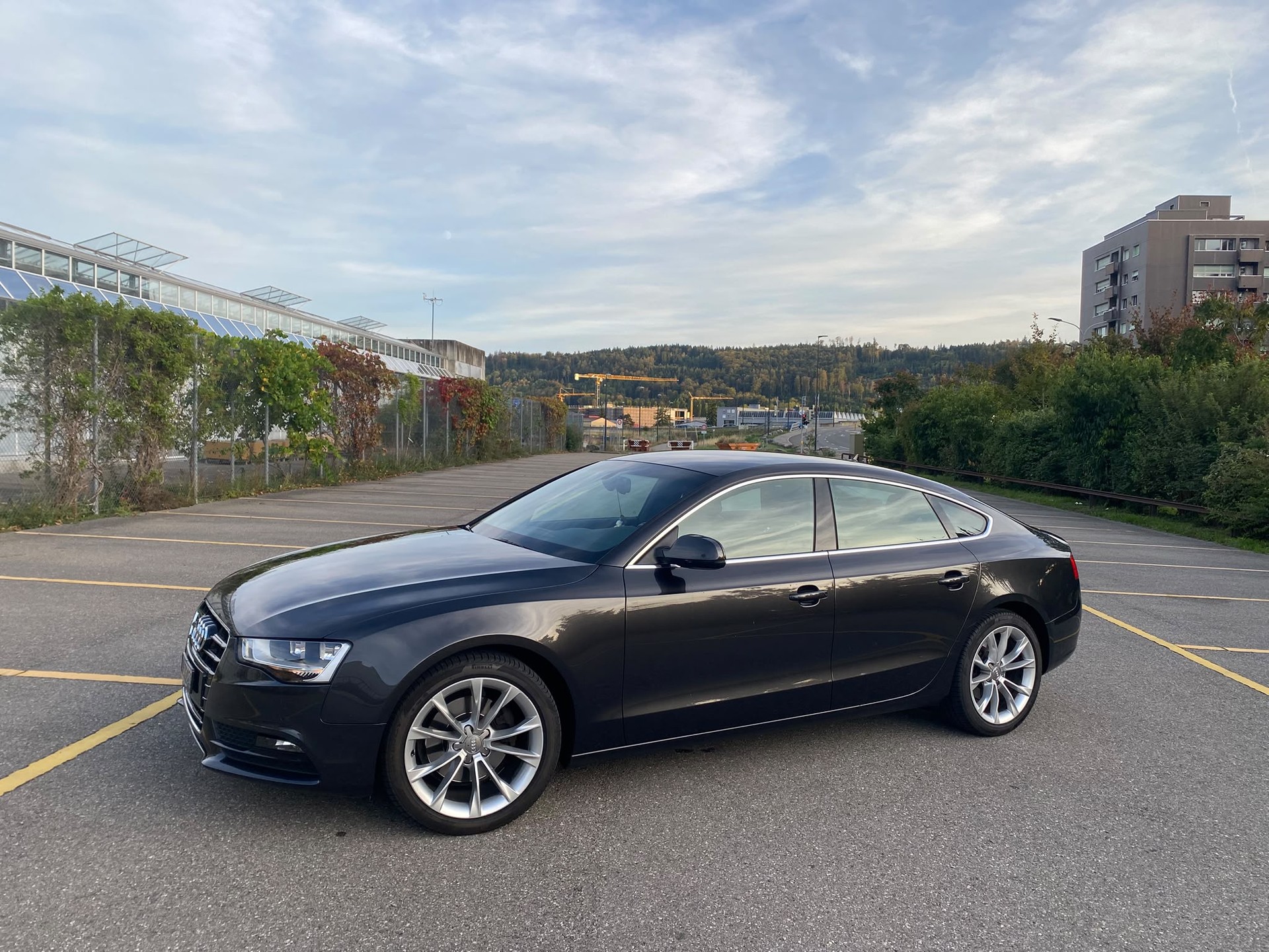 AUDI A5 Sportback MFK Sehr Gepflegt und Sauber Top Zustand-image-1