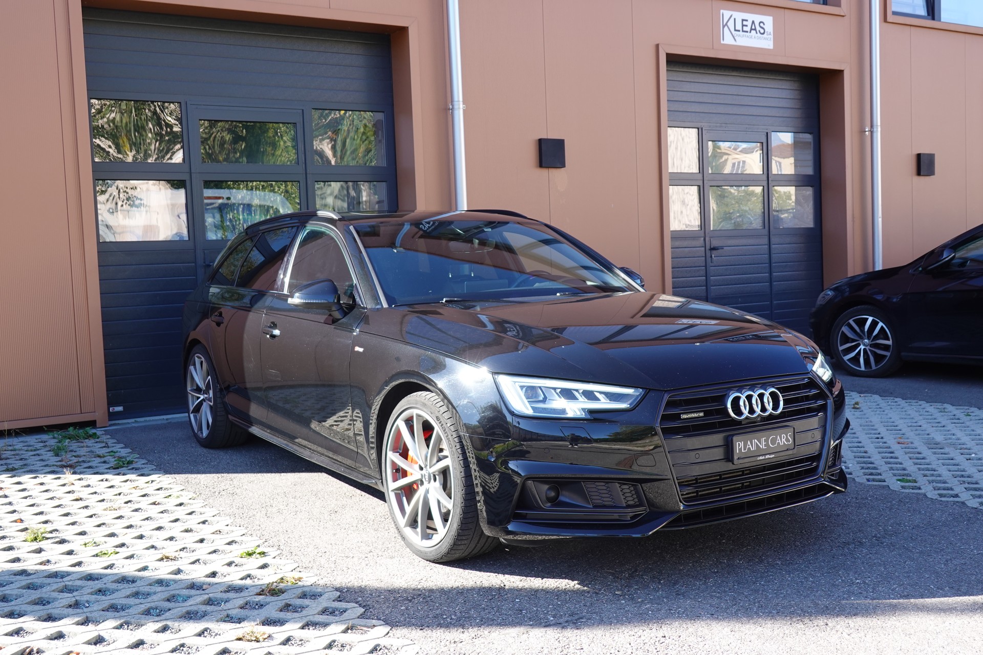 AUDI A4 Avant 2.0 TFSI quattro - "CH Auto * Toit Ouvrant * Cuir/Alcantara * Son Bang&Olufsen * Sièges Electriques Chauffants"-image-2