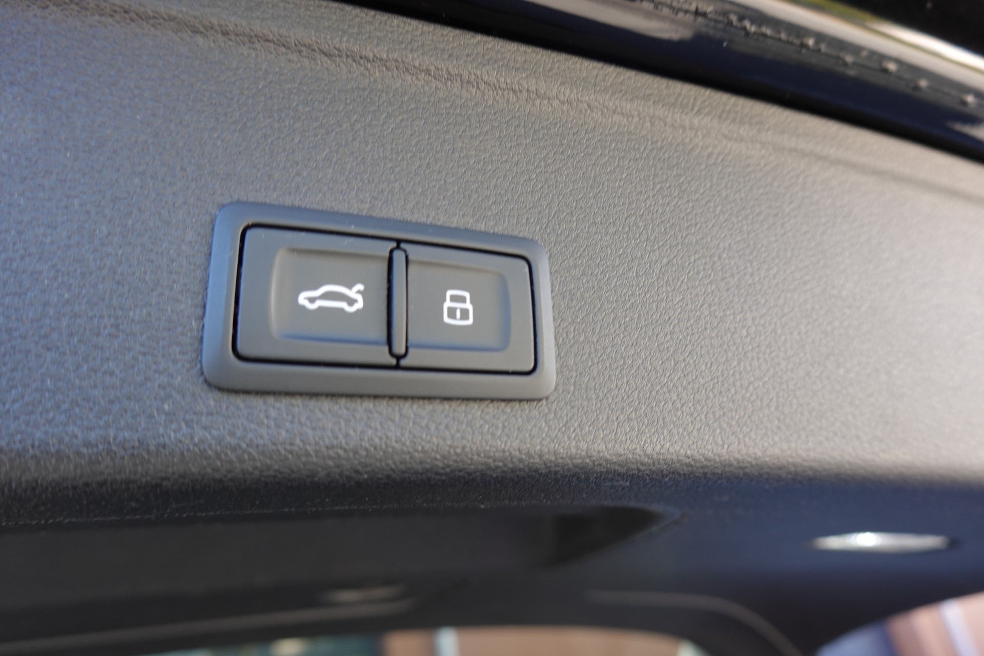 AUDI A4 Avant 2.0 TFSI quattro - "CH Auto * Toit Ouvrant * Cuir/Alcantara * Son Bang&Olufsen * Sièges Electriques Chauffants"-image-22