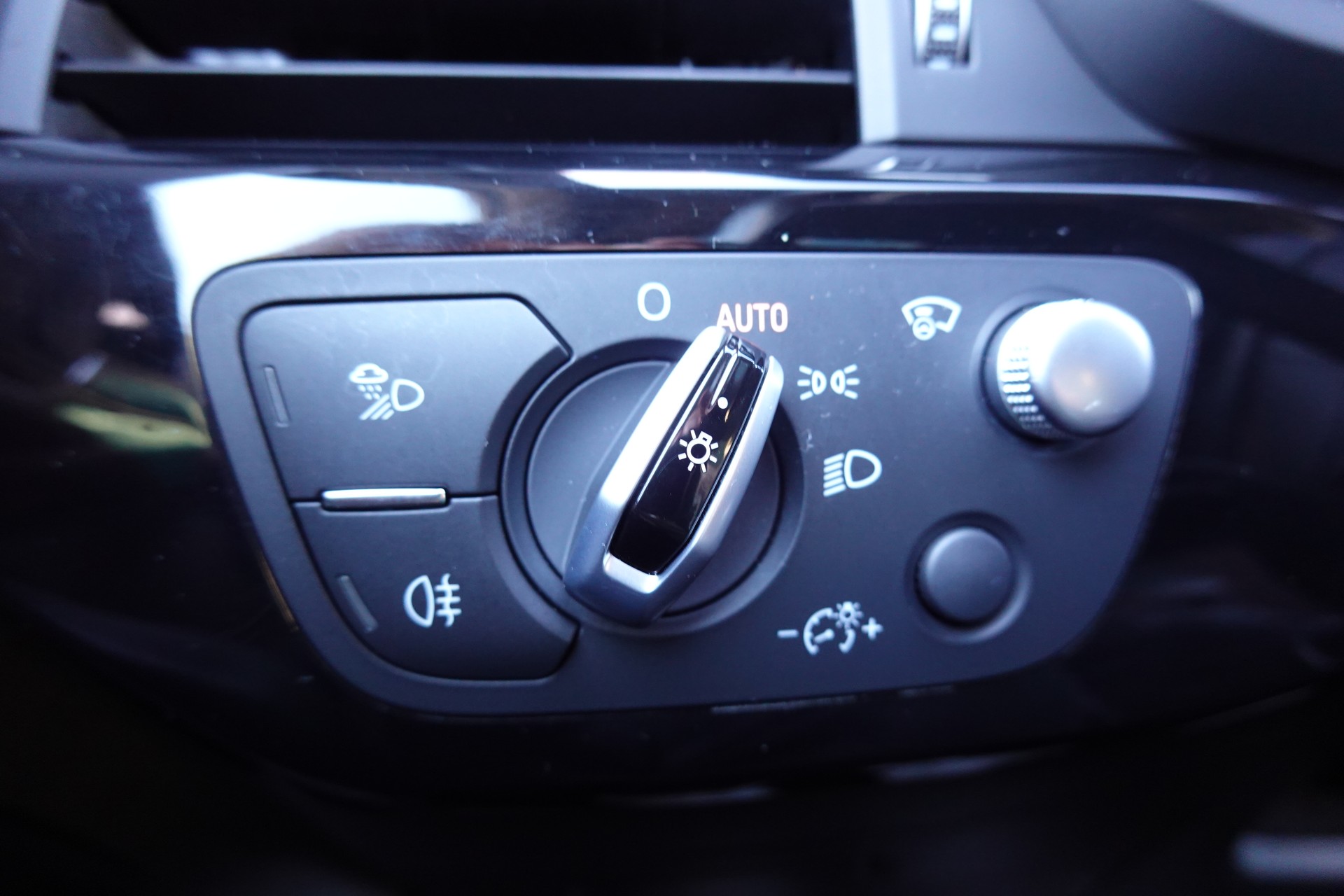 AUDI A4 Avant 2.0 TFSI quattro - "CH Auto * Toit Ouvrant * Cuir/Alcantara * Son Bang&Olufsen * Sièges Electriques Chauffants"-image-14