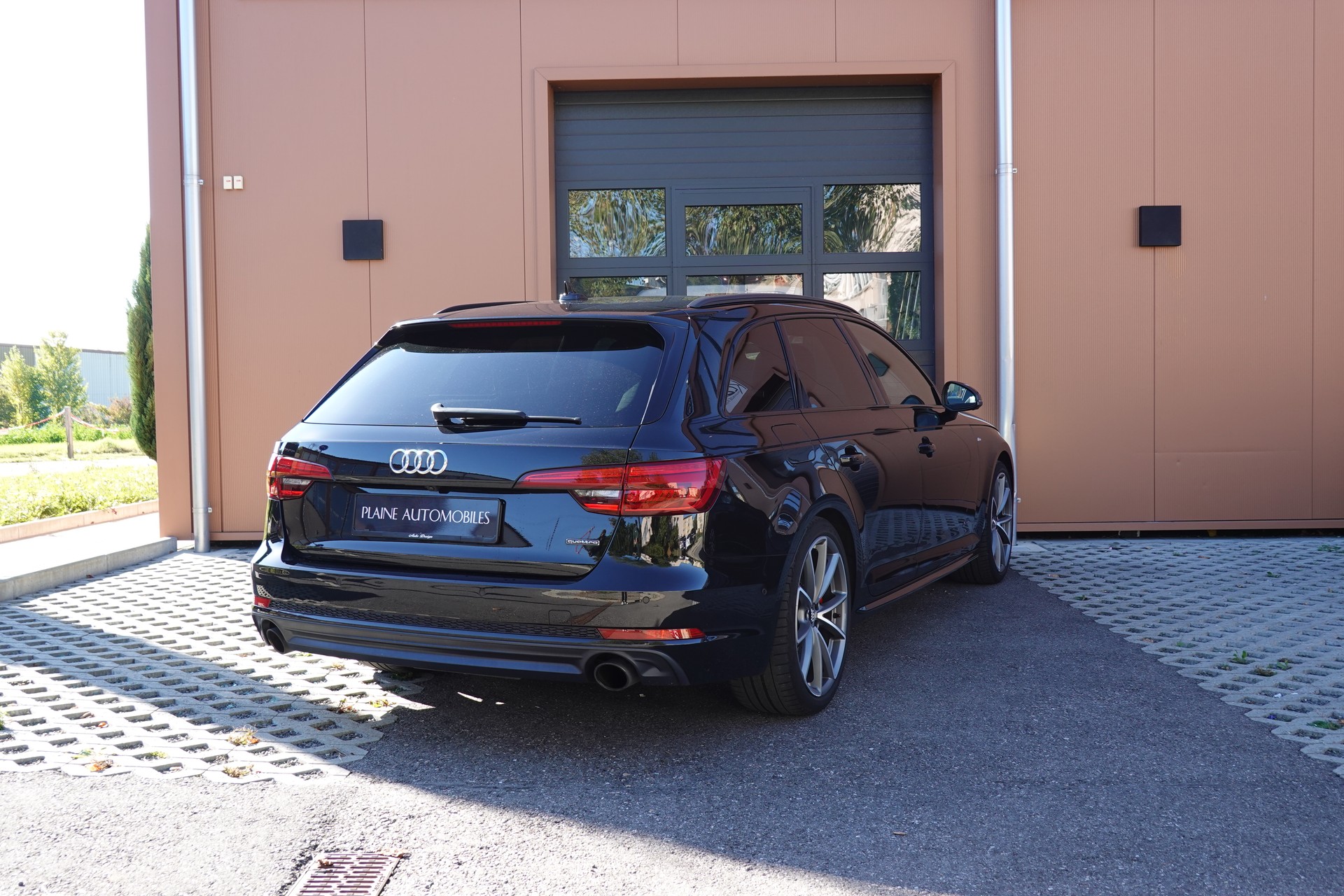 AUDI A4 Avant 2.0 TFSI quattro - "CH Auto * Toit Ouvrant * Cuir/Alcantara * Son Bang&Olufsen * Sièges Electriques Chauffants"-image-7